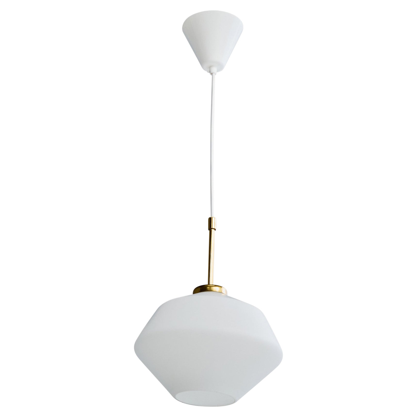Designer svedese, lampada a sospensione, vetro, ottone, Svezia, anni '50