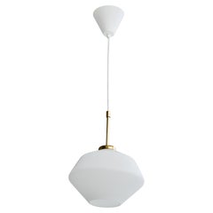 Designer svedese, lampada a sospensione, vetro, ottone, Svezia, anni '50