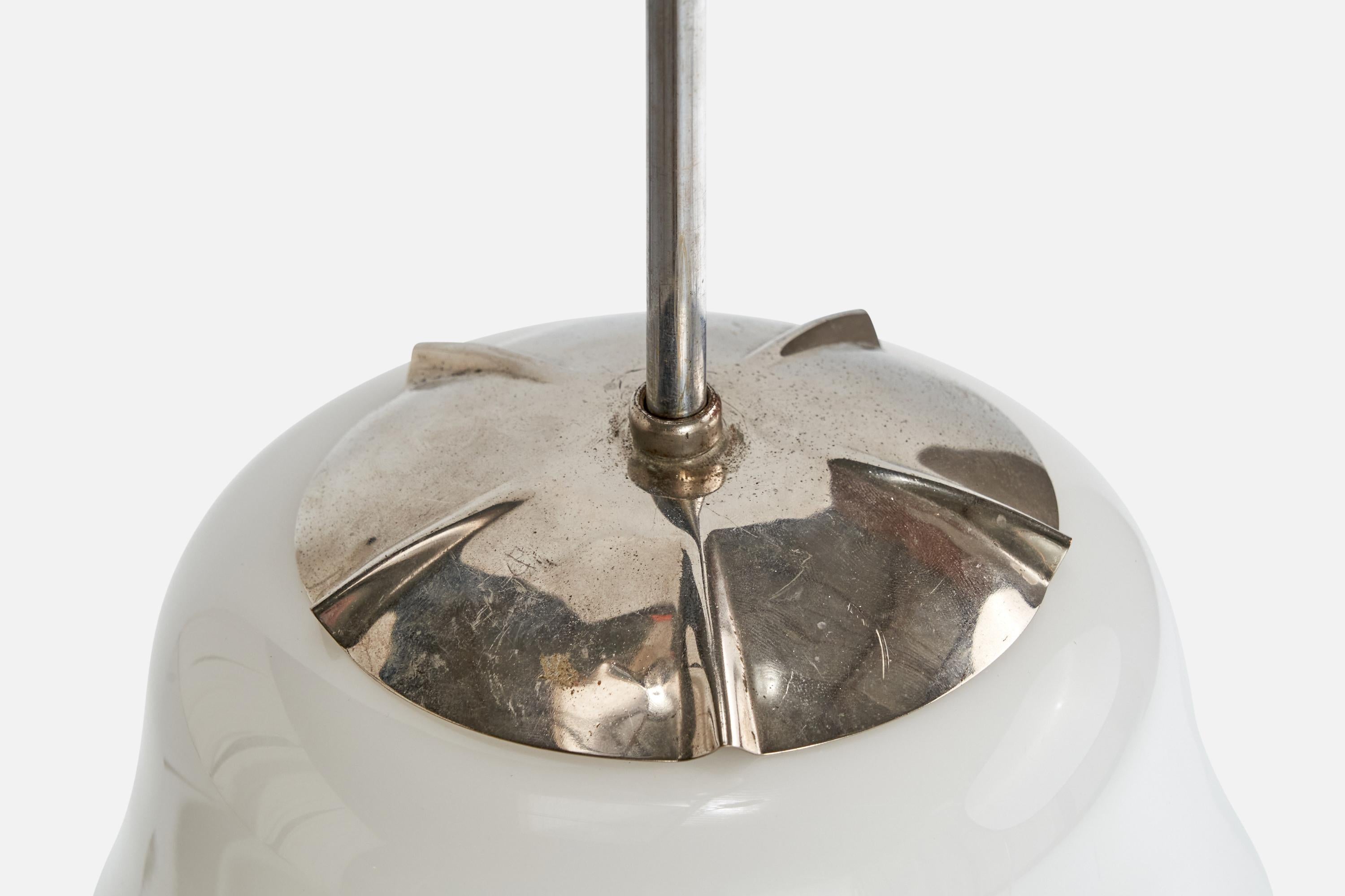 Metà XX secolo Designer svedese, lampada a sospensione, vetro, cromo, Svezia, anni '30 in vendita