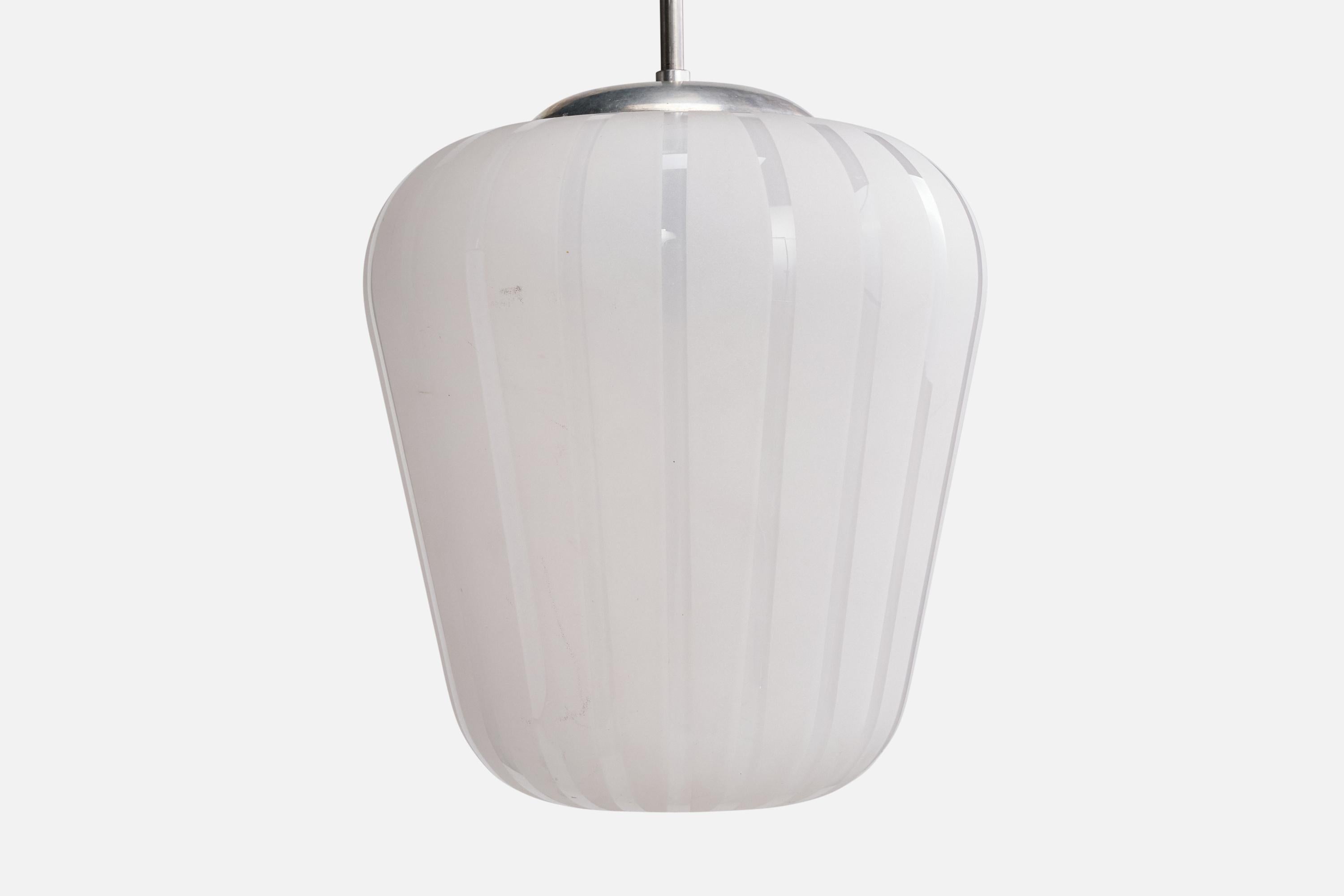 Designer svedese, lampada a sospensione, vetro, metallo, Svezia, anni '40 In condizioni buone in vendita a High Point, NC