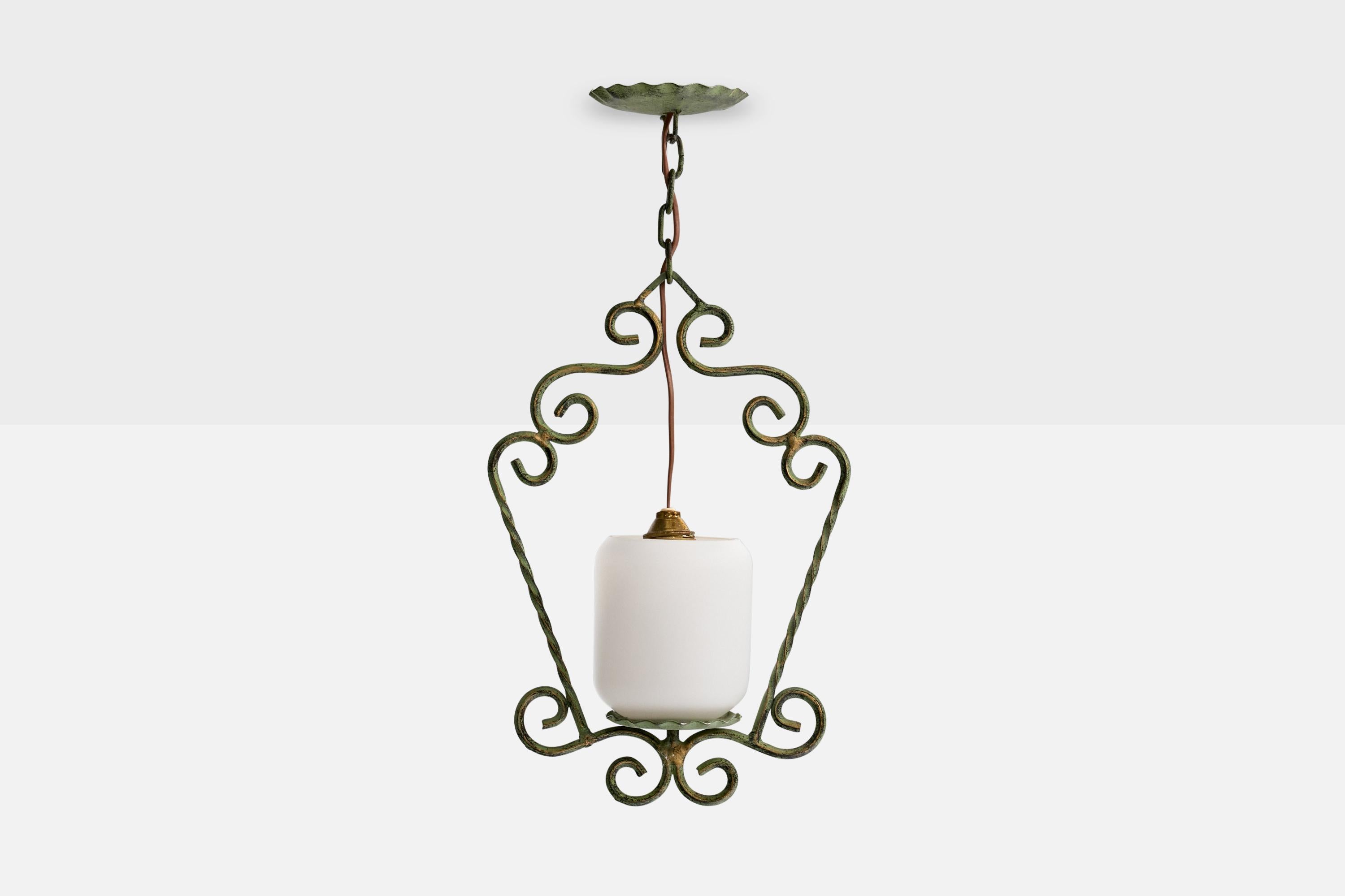 Scandinave moderne Designer suédois, lampe suspendue, fer, verre, Suède, années 1940 en vente