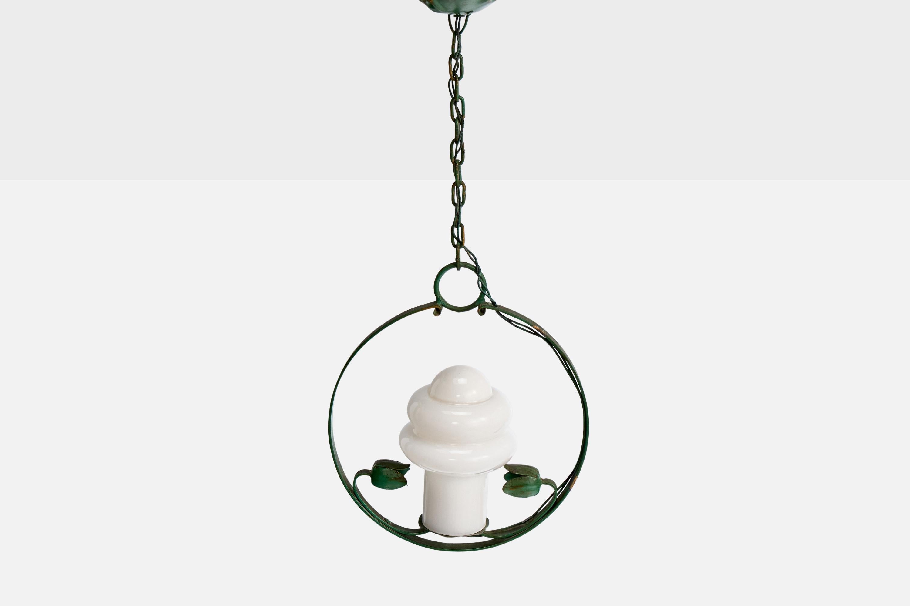 Suédois Designer suédois, lampe suspendue, fer, verre, Suède, années 1940 en vente