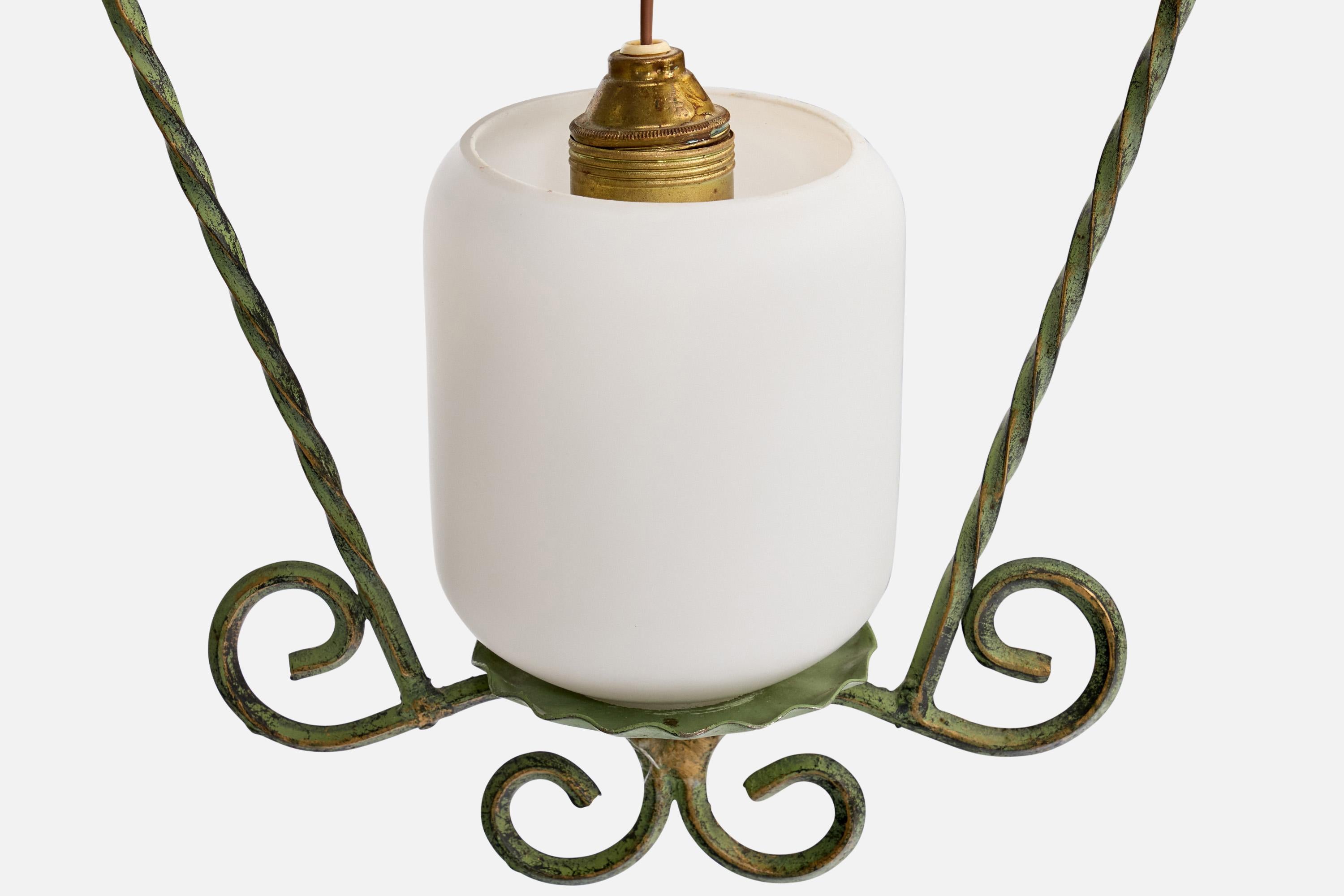 Milieu du XXe siècle Designer suédois, lampe suspendue, fer, verre, Suède, années 1940 en vente