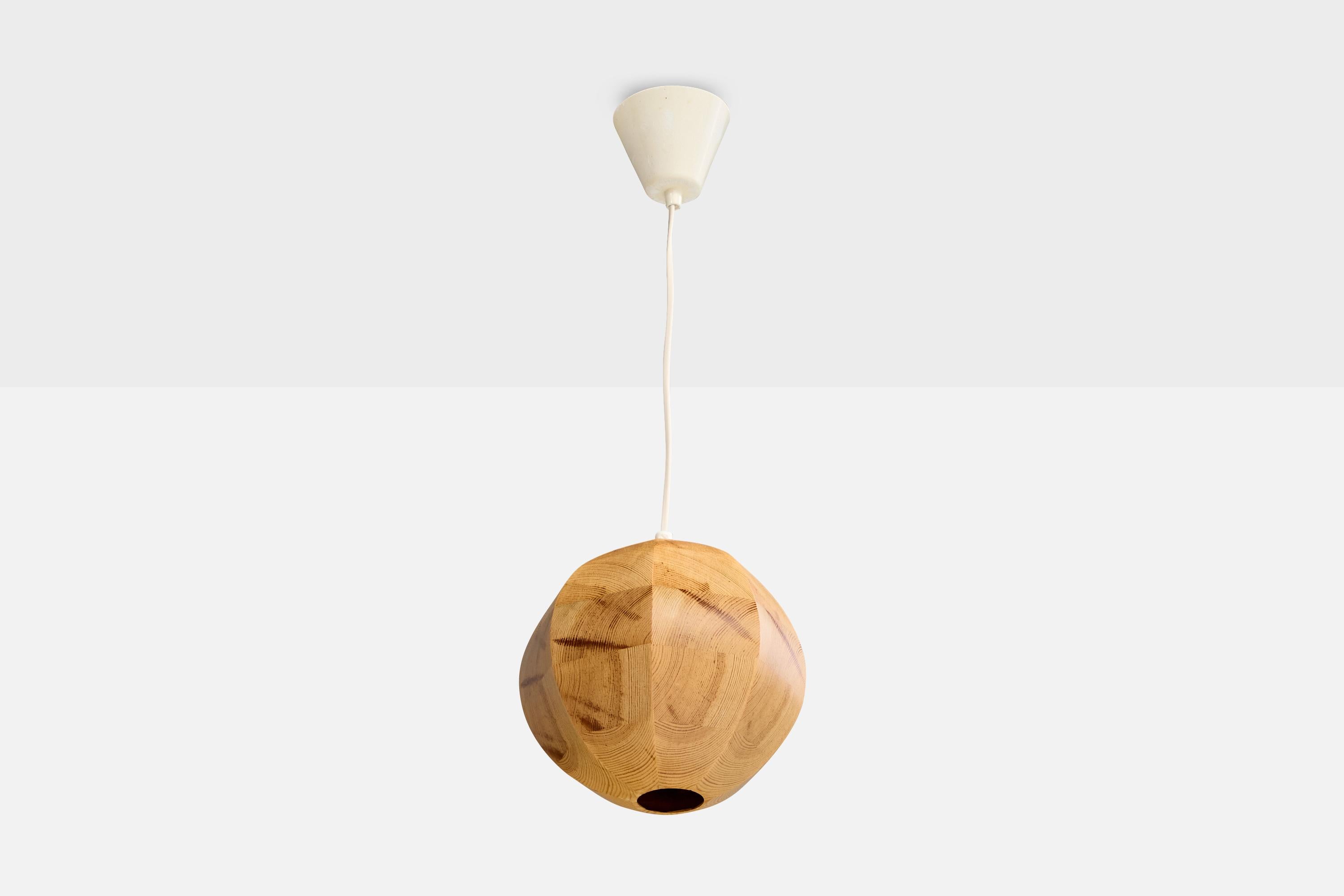 A pine pendant light designed and produced in Sweden, c. 1970s.

Overall Dimensions (inches): 34.0