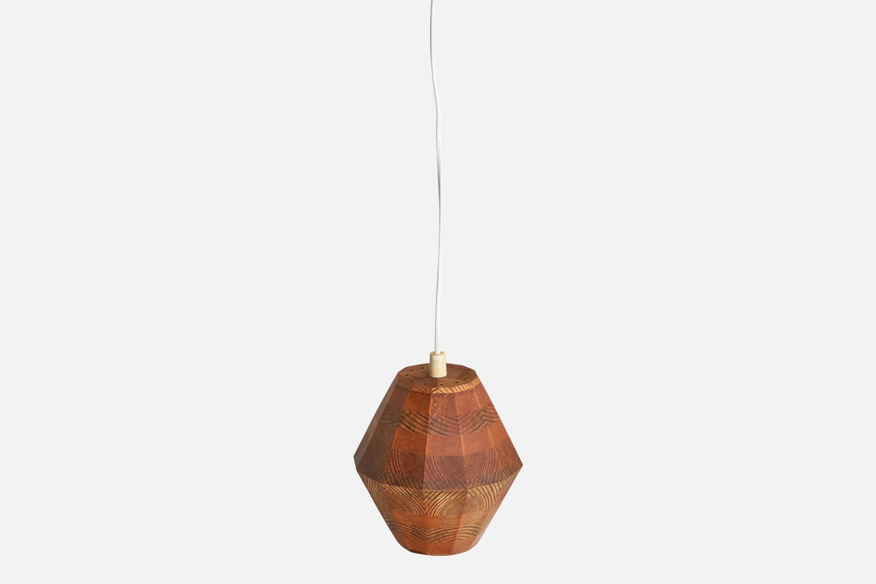 Designer suédois, lampe suspendue, pin, Suède, années 1970 Bon état - En vente à High Point, NC