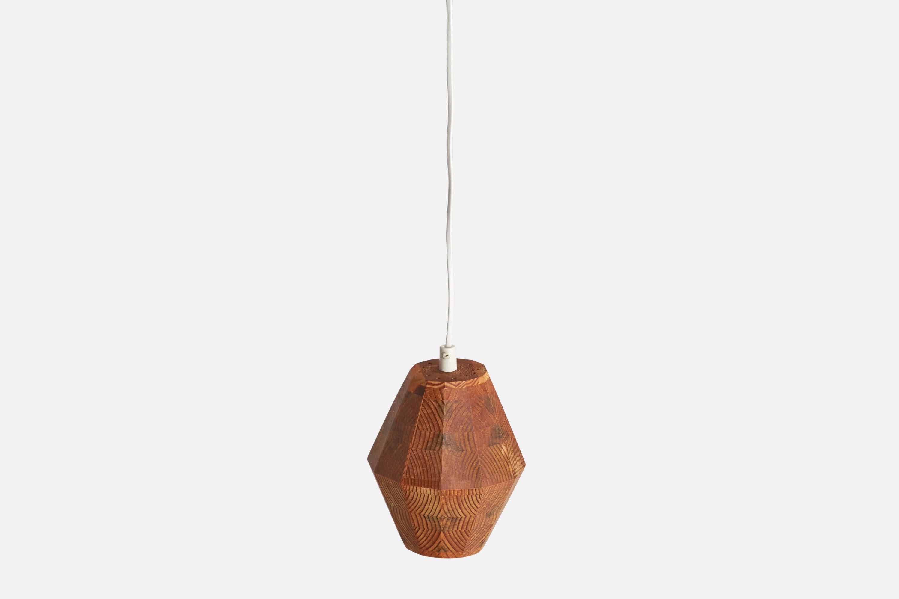Schwedische Designerin, Pendelleuchte, Kiefernholz, Schweden, 1970er Jahre (Ende des 20. Jahrhunderts) im Angebot