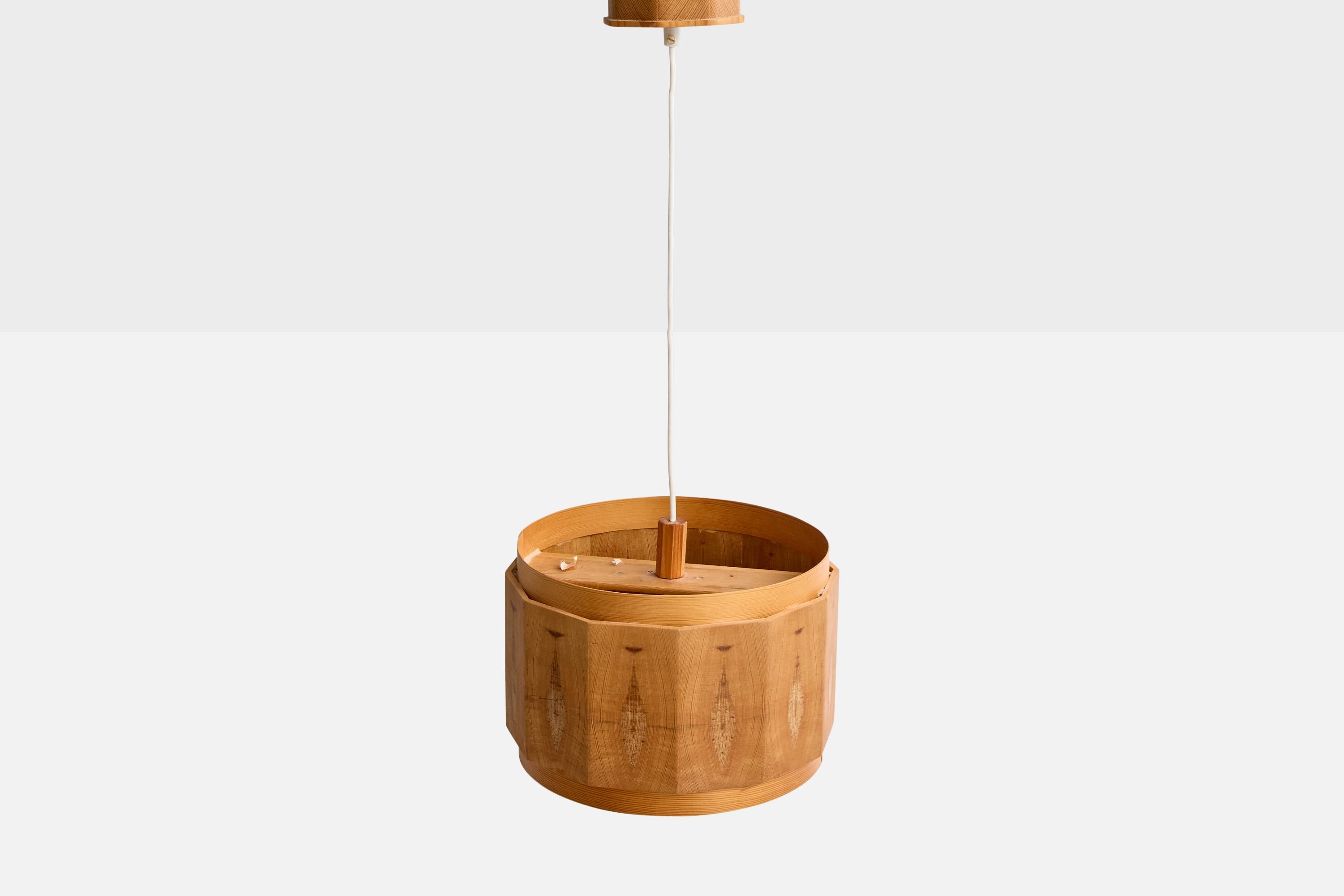 Suédois Designer suédois, lampe suspendue, pin, Suède, années 1970 en vente