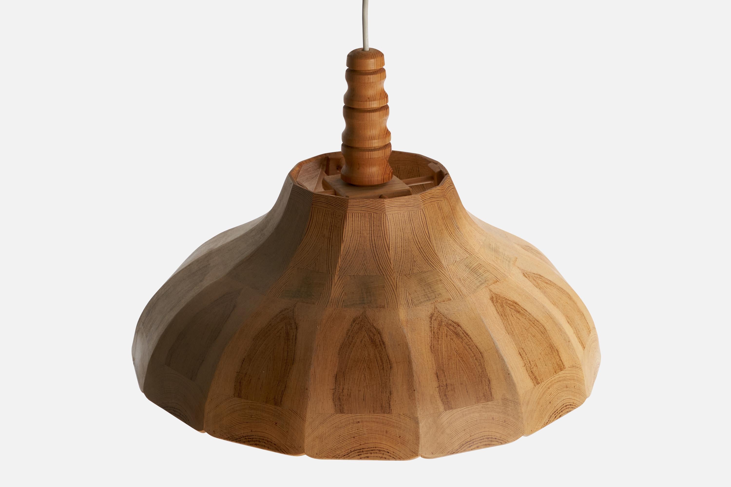 Fine XX secolo Designer svedese, lampada a sospensione, pino, Svezia, anni '70 in vendita