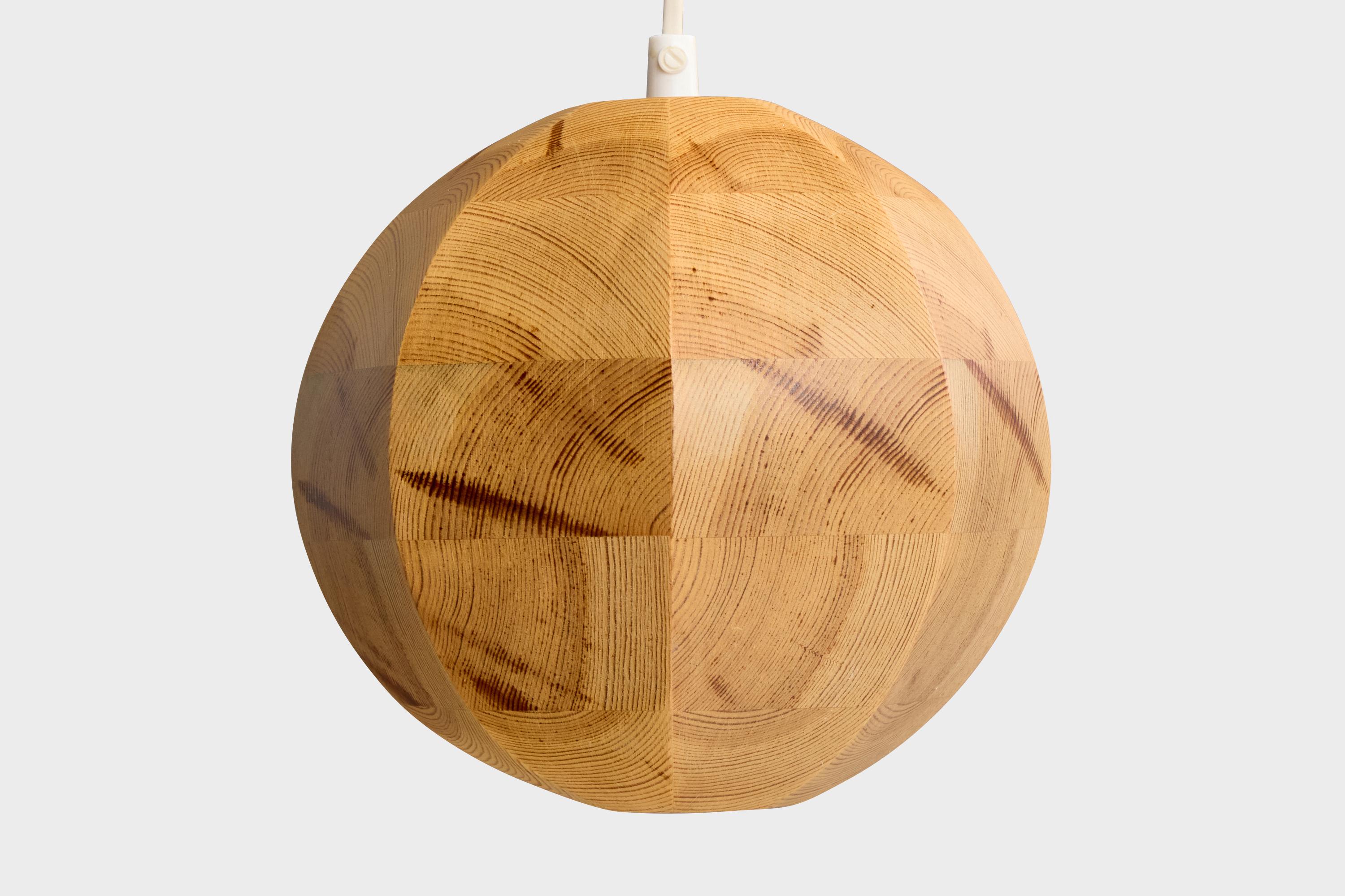 Swedish Designer, Pendant Light, Pine, Sweden, 1970s Bon état - En vente à High Point, NC