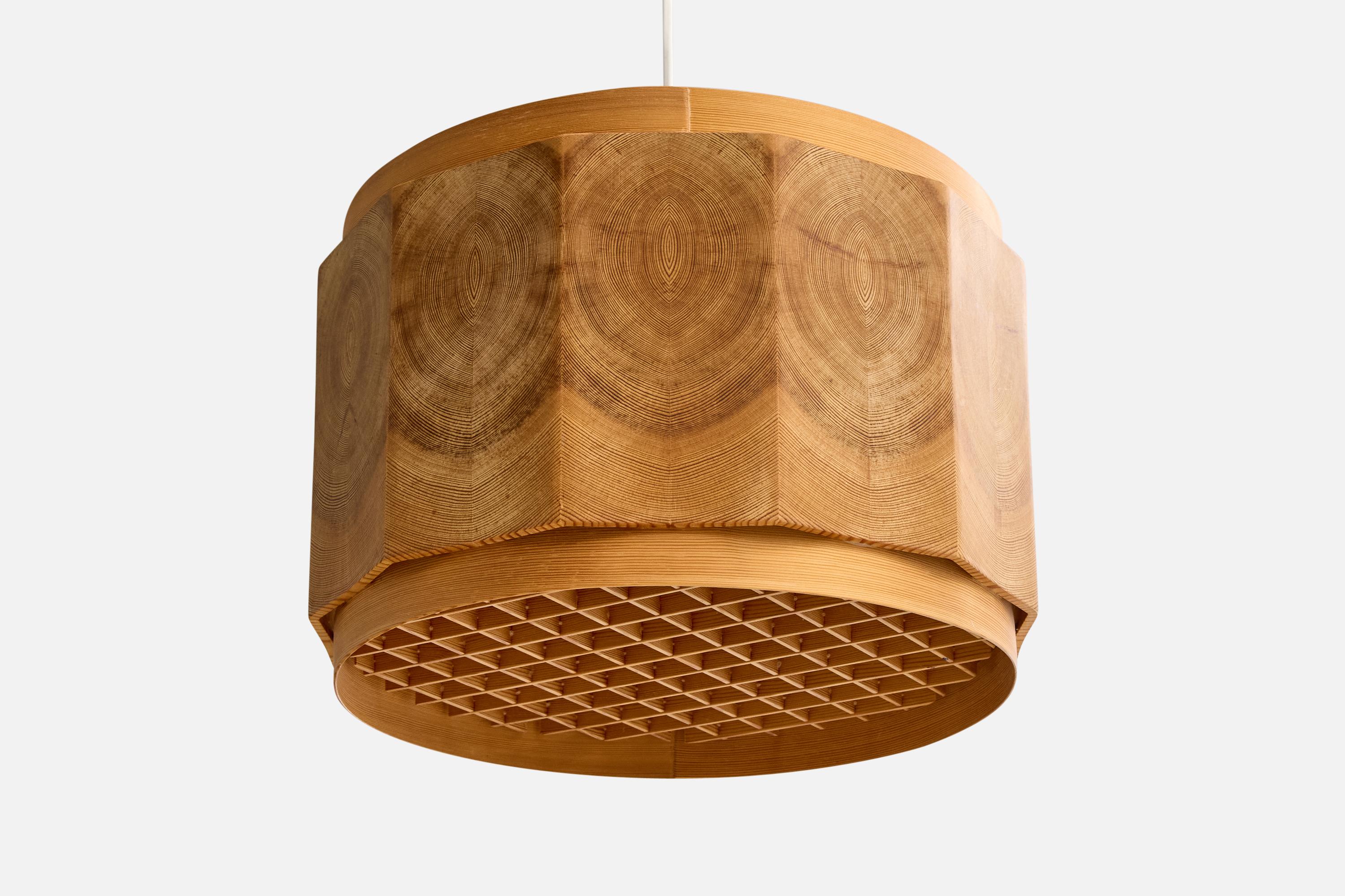 Designer suédois, lampe suspendue, pin, Suède, années 1970 Bon état - En vente à High Point, NC