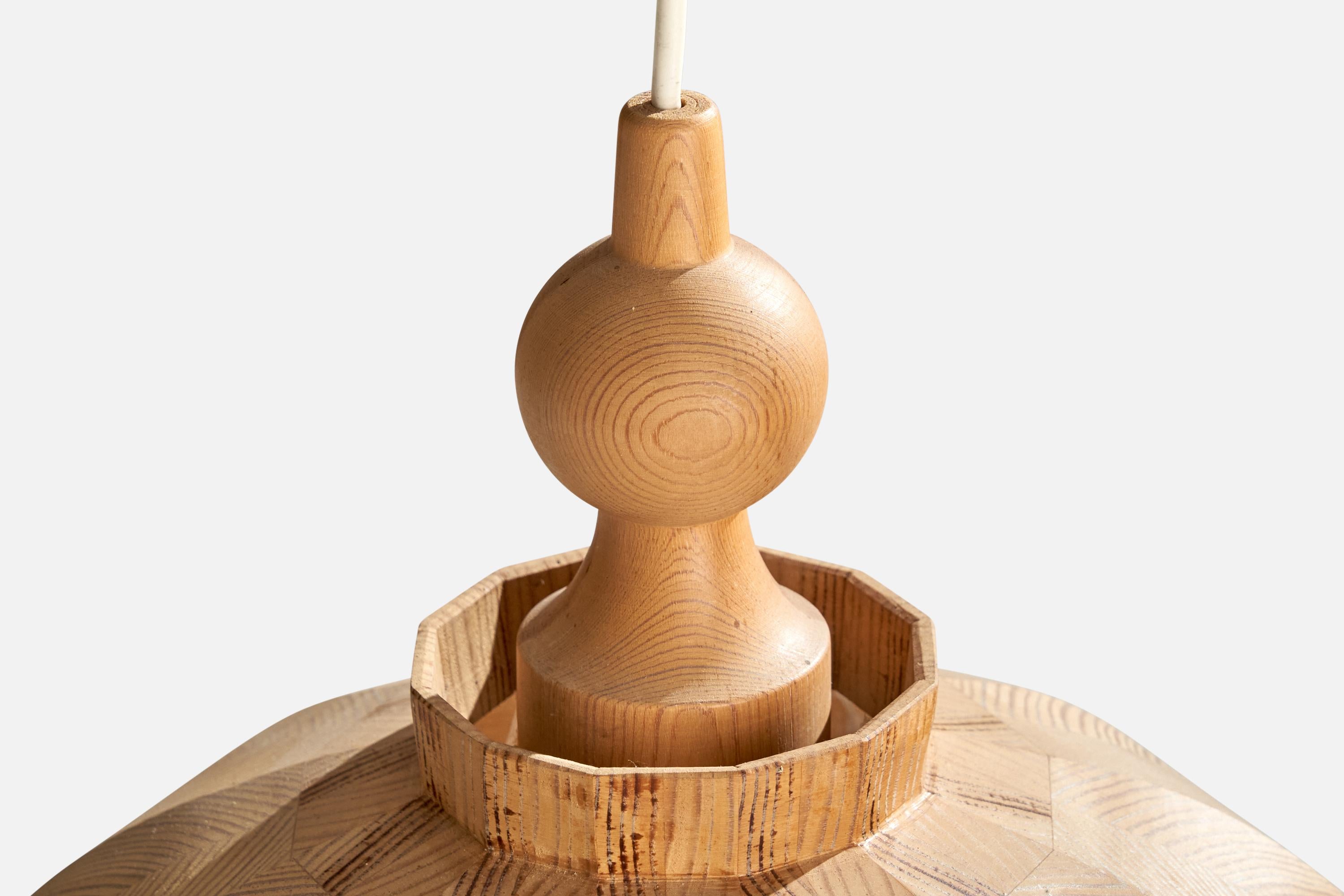 Schwedische Designerin, Pendelleuchte, Kiefernholz, Schweden, 1970er Jahre im Angebot 4
