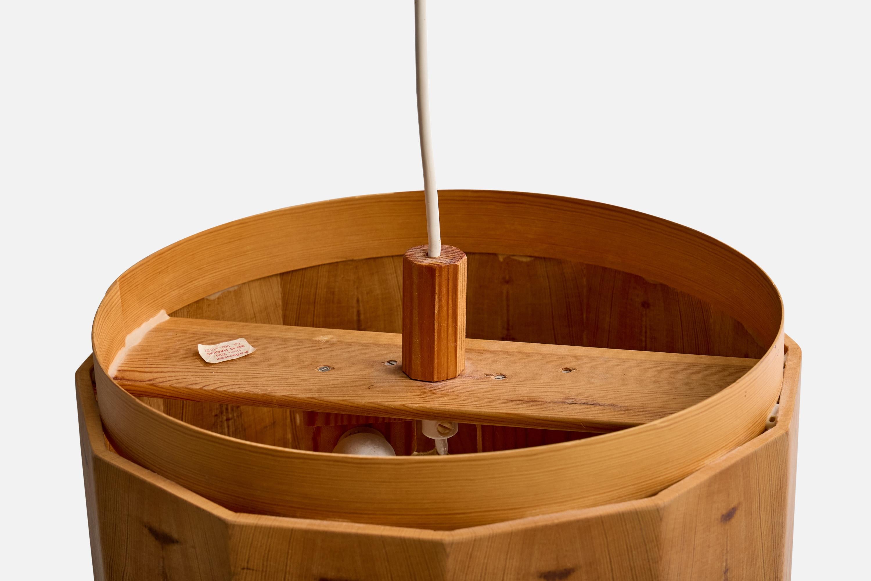 Designer suédois, lampe suspendue, pin, Suède, années 1970 en vente 1