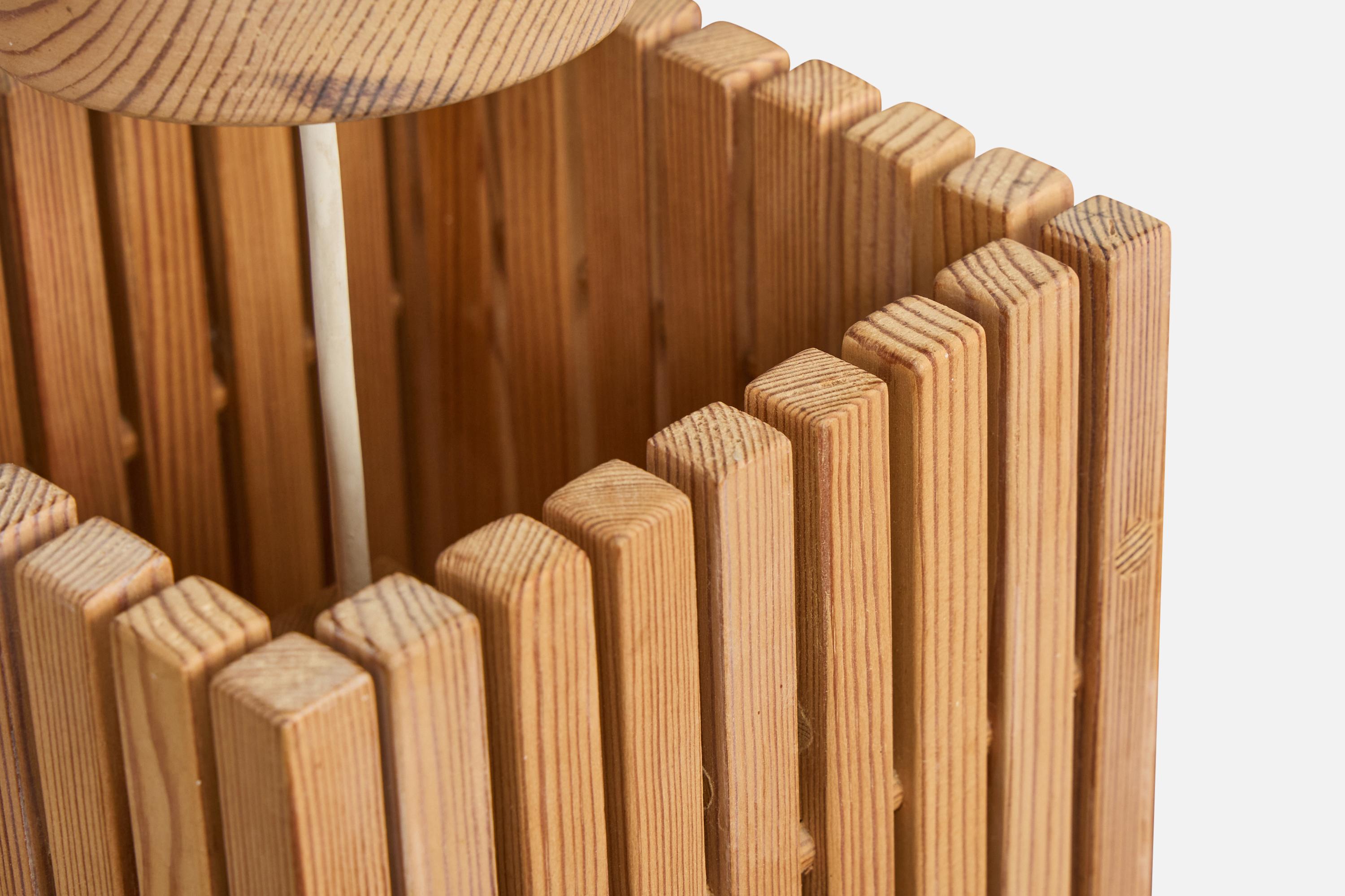 Designer suédois, lampe suspendue, pin, Suède, années 1970 en vente 1