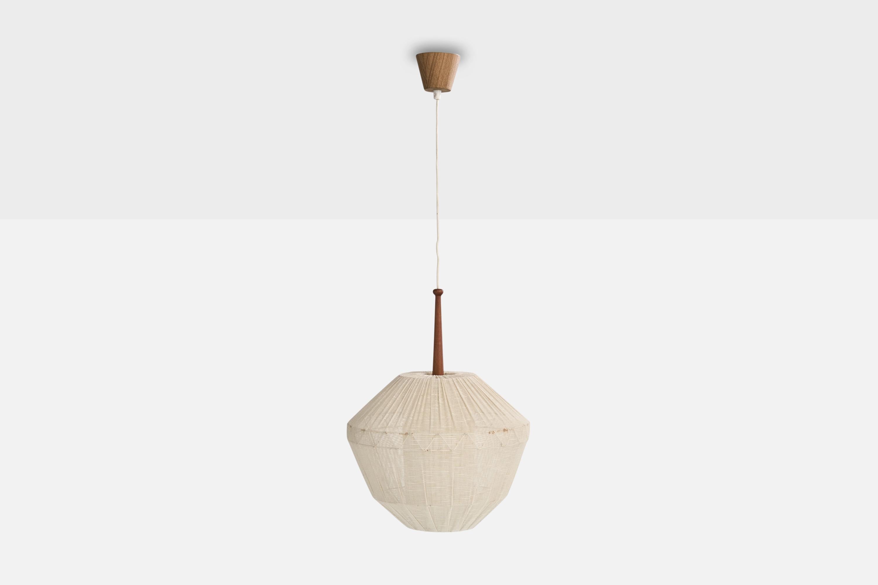 Schwedische Designerin, Pendelleuchte, Teakholz, Stoff, Metall, Schweden, 1950er Jahre im Zustand „Gut“ im Angebot in High Point, NC