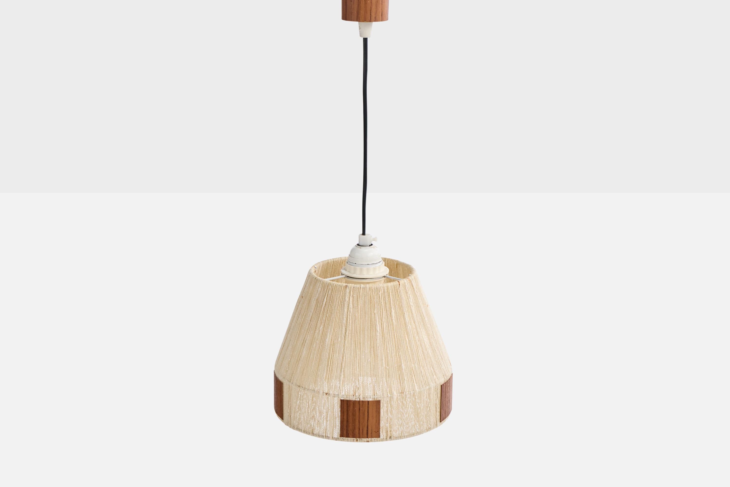 Suédois Design/One Light, Wood, Fabrice, Suède, années 1950 en vente