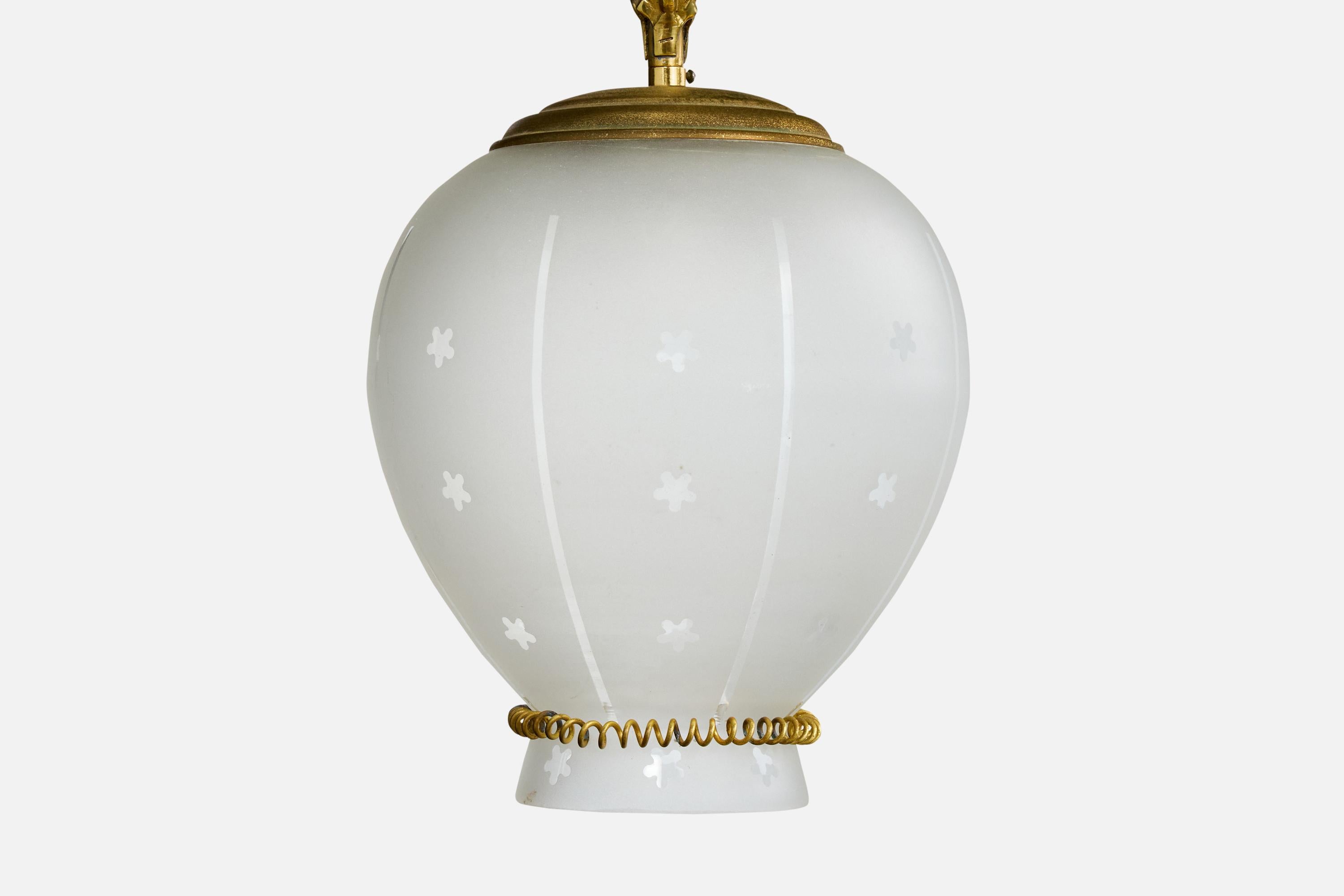 Ottone Designer svedese, lampade a sospensione, ottone, vetro, Svezia, anni '40 in vendita