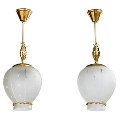 Designer svedese, lampade a sospensione, ottone, vetro, Svezia, anni '40