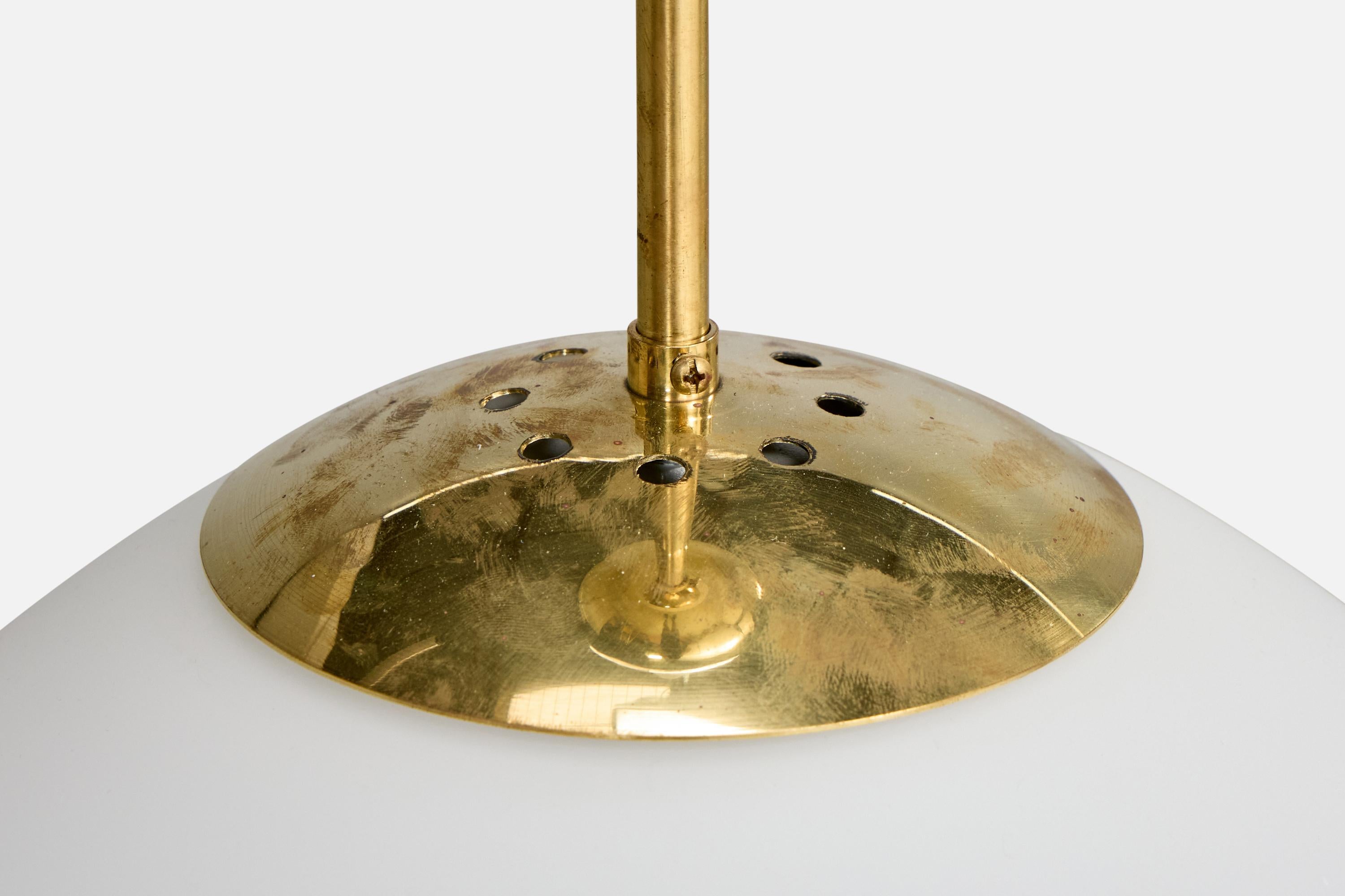 Designer svedese, lampade a sospensione, ottone, vetro, Svezia, anni '50 in vendita 3