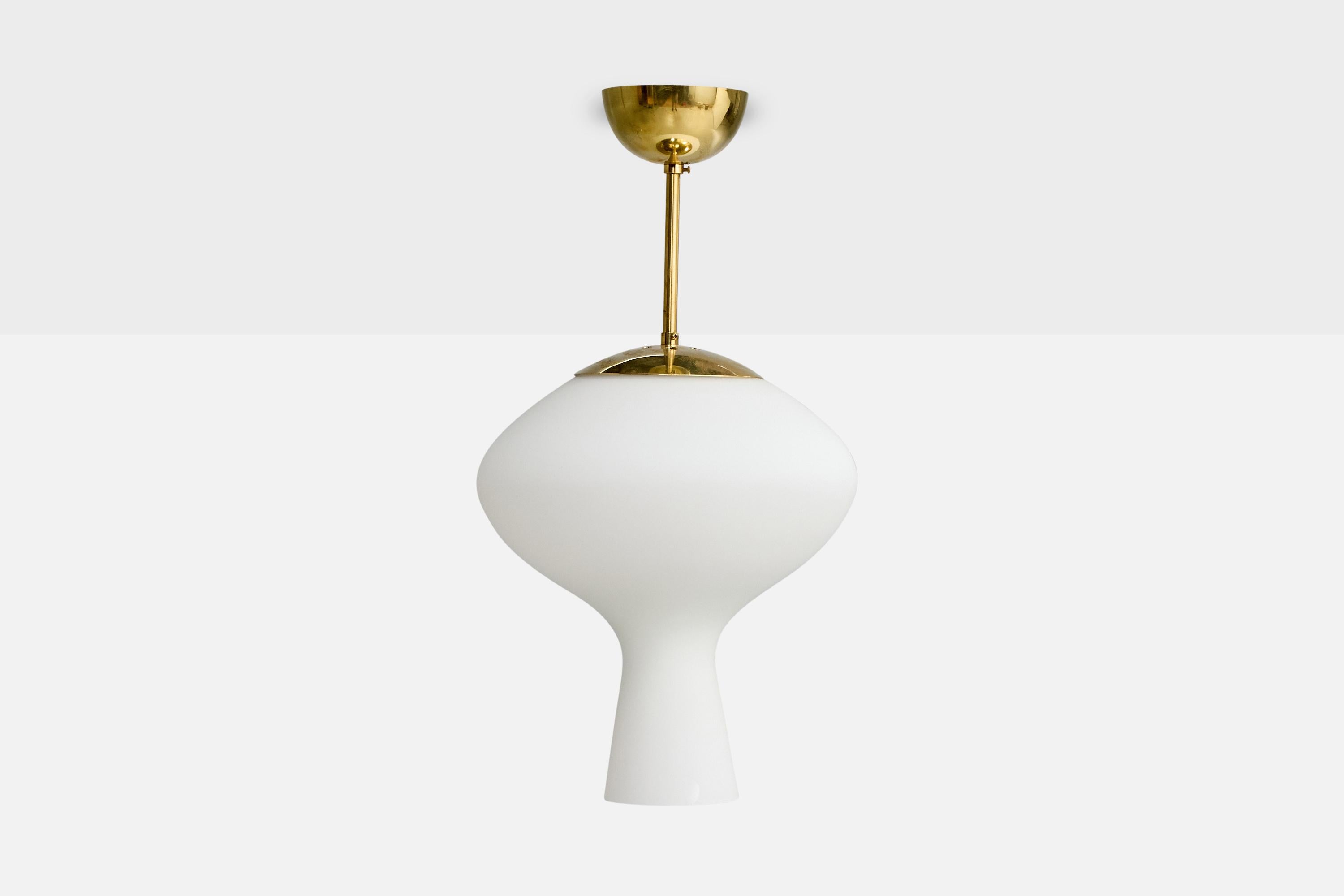 Designer svedese, lampade a sospensione, ottone, vetro, Svezia, anni '50 In condizioni buone in vendita a High Point, NC