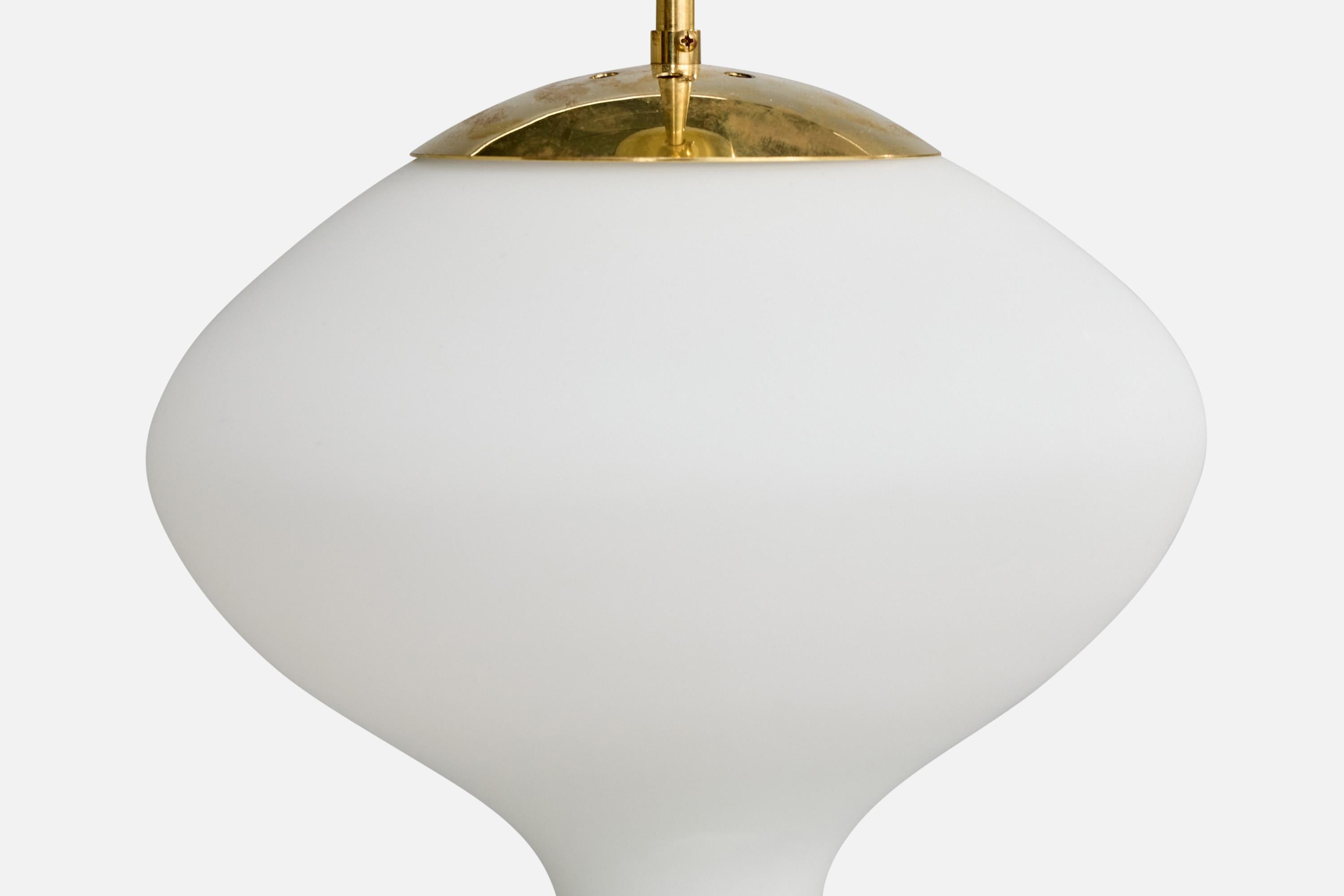 Designer svedese, lampade a sospensione, ottone, vetro, Svezia, anni '50 in vendita 2