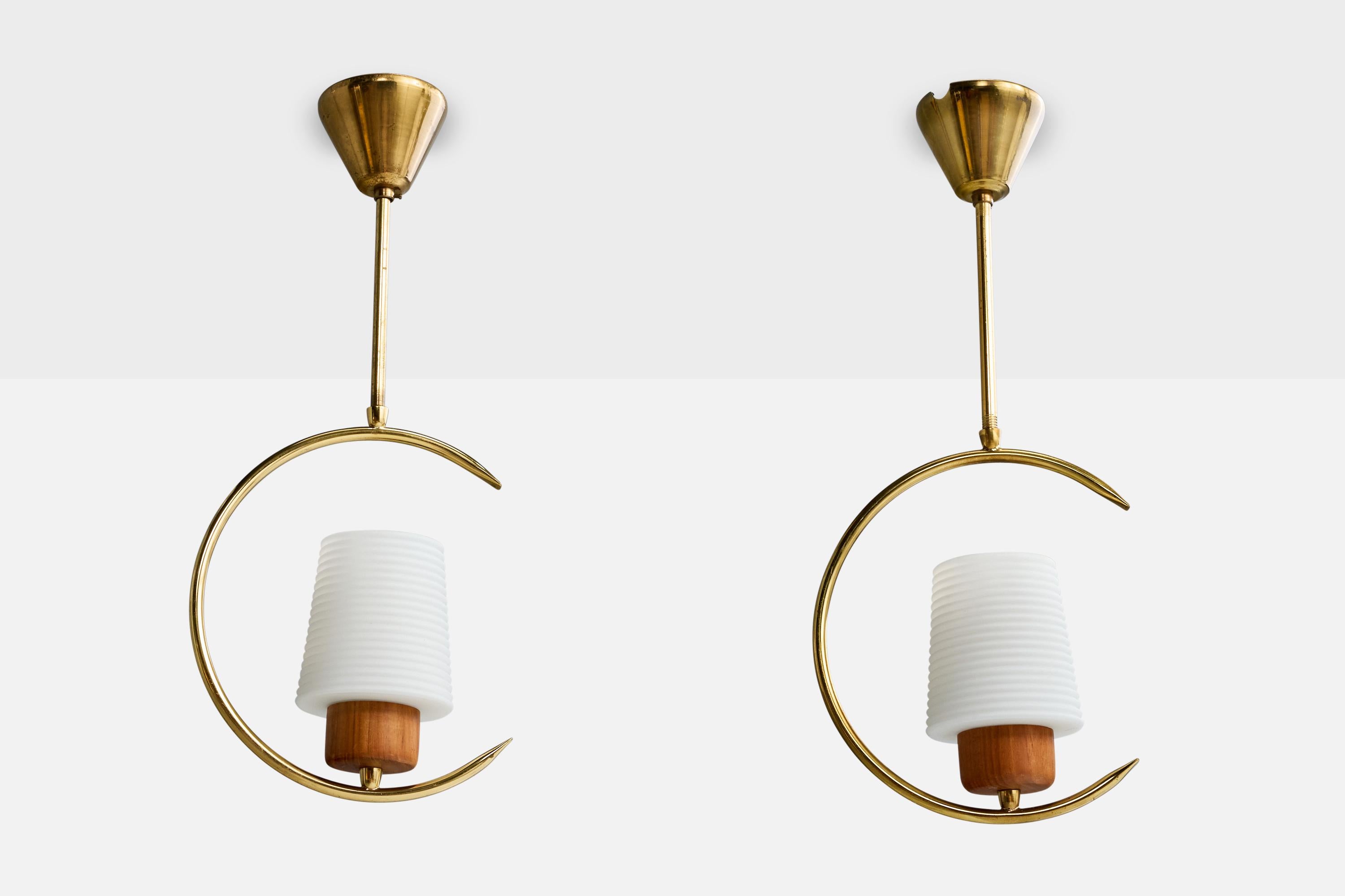 Design/One, lampes de suspension, laiton, teck, verre, Suède, années 1950 Bon état - En vente à High Point, NC
