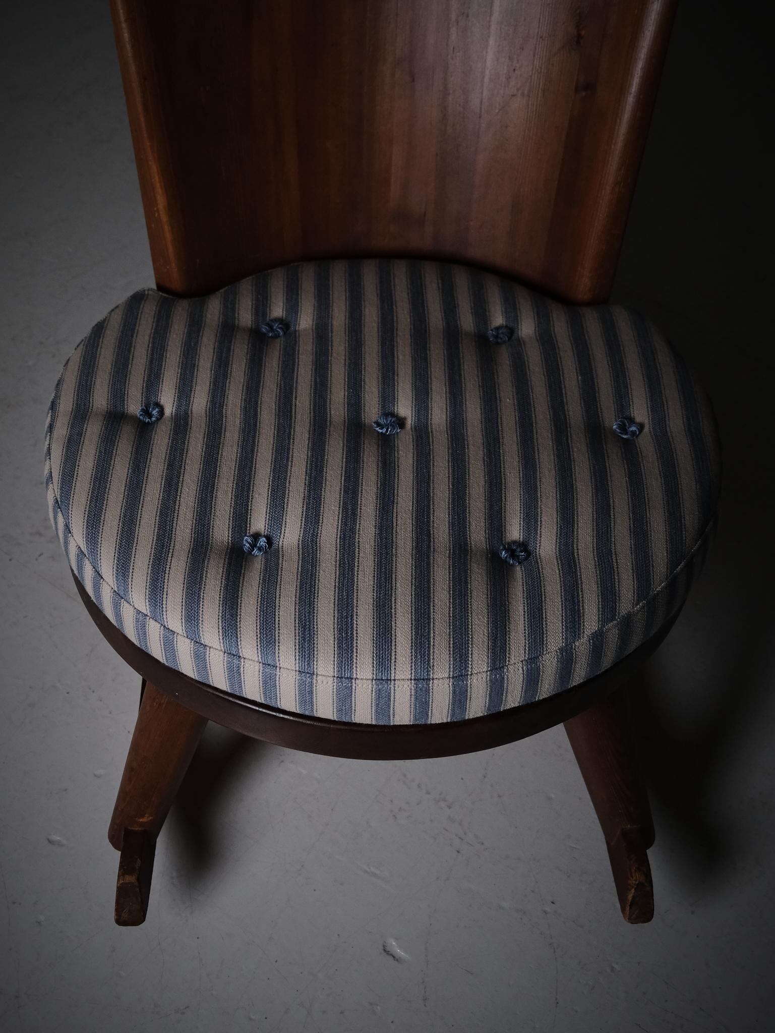 Fauteuil à bascule en pin, design suédois, Steneby Hemslöjdsförening, années 1930 en vente 5