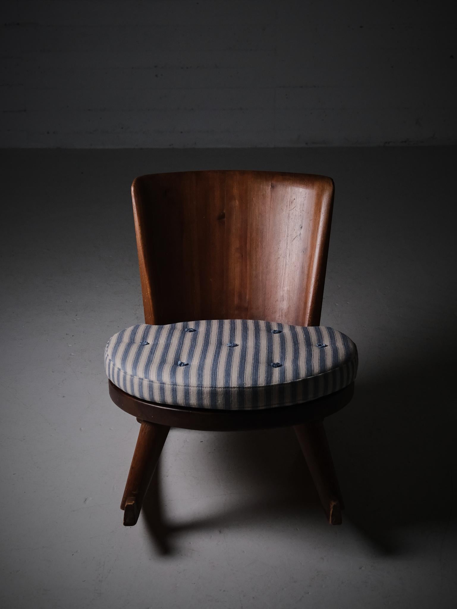 Scandinave moderne Fauteuil à bascule en pin, design suédois, Steneby Hemslöjdsförening, années 1930 en vente