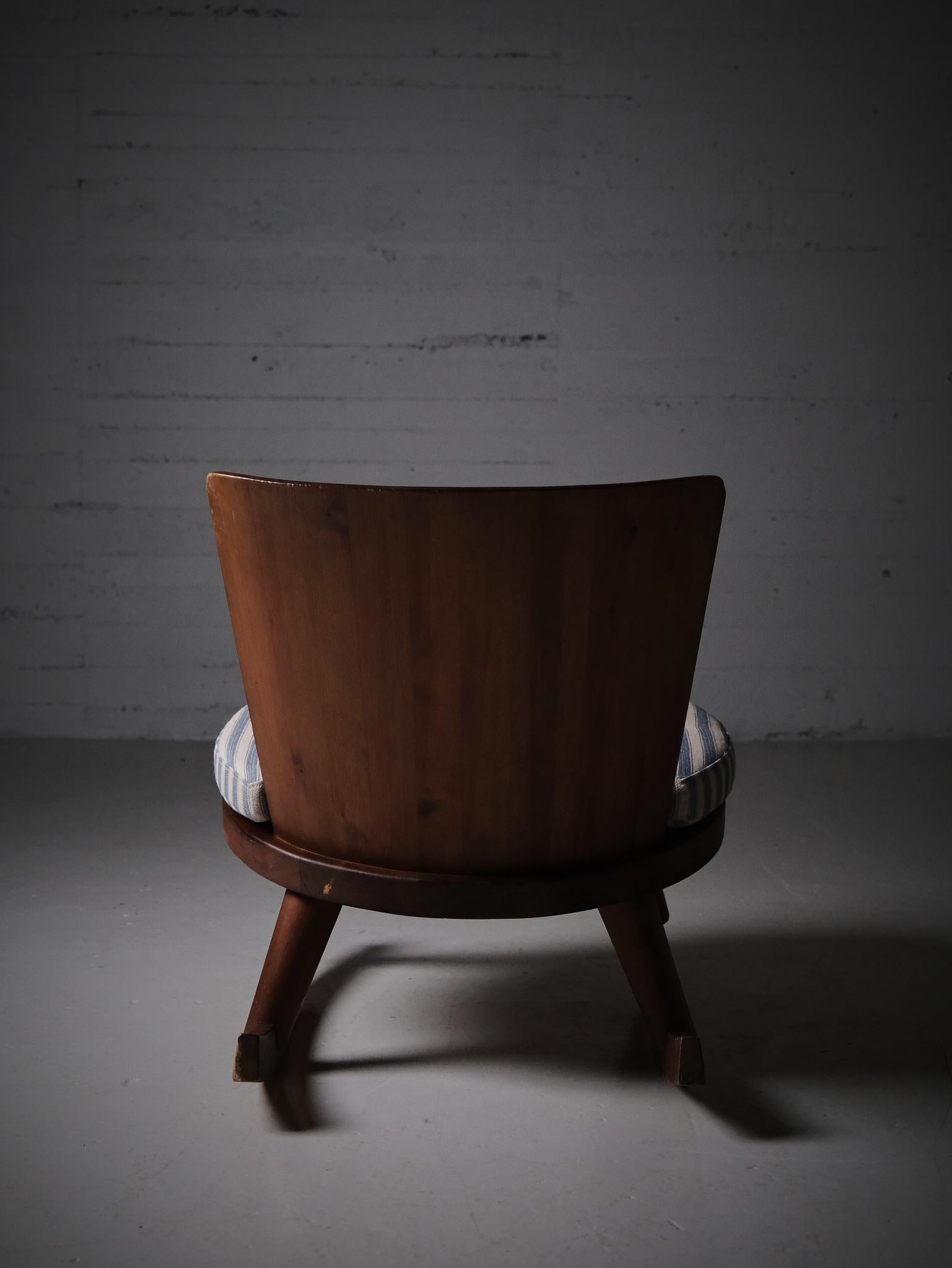 Laine Fauteuil à bascule en pin, design suédois, Steneby Hemslöjdsförening, années 1930 en vente