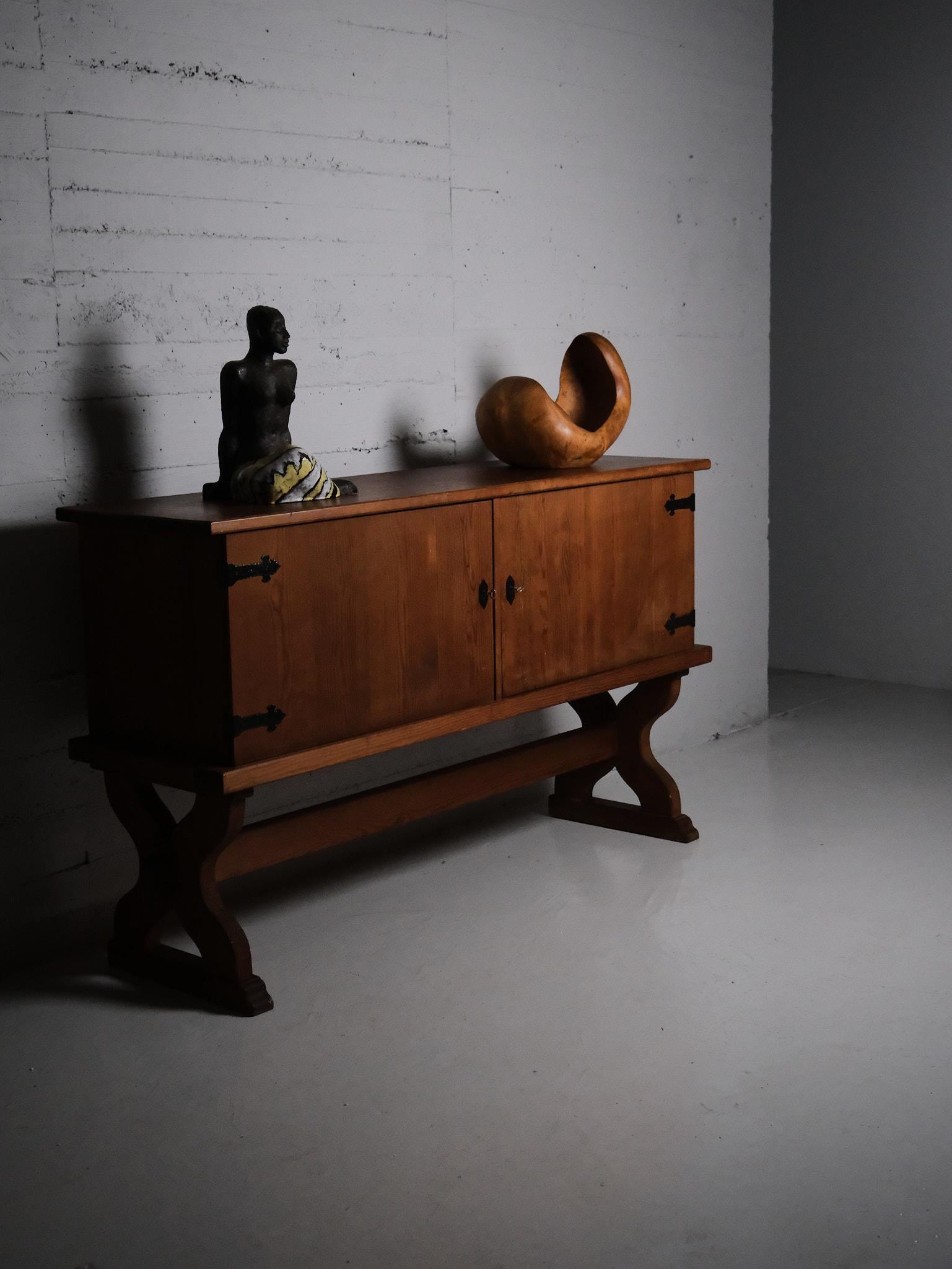 Aparador de pino de diseño sueco de Åby Möbelfabrik, Suecia, años 40 en venta 5