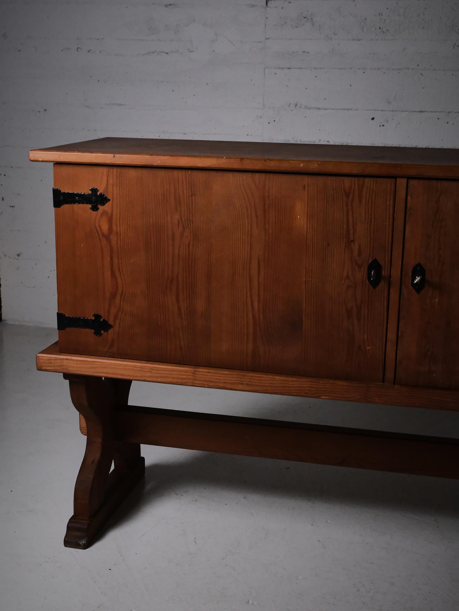 Aparador de pino de diseño sueco de Åby Möbelfabrik, Suecia, años 40 Escandinavo moderno en venta