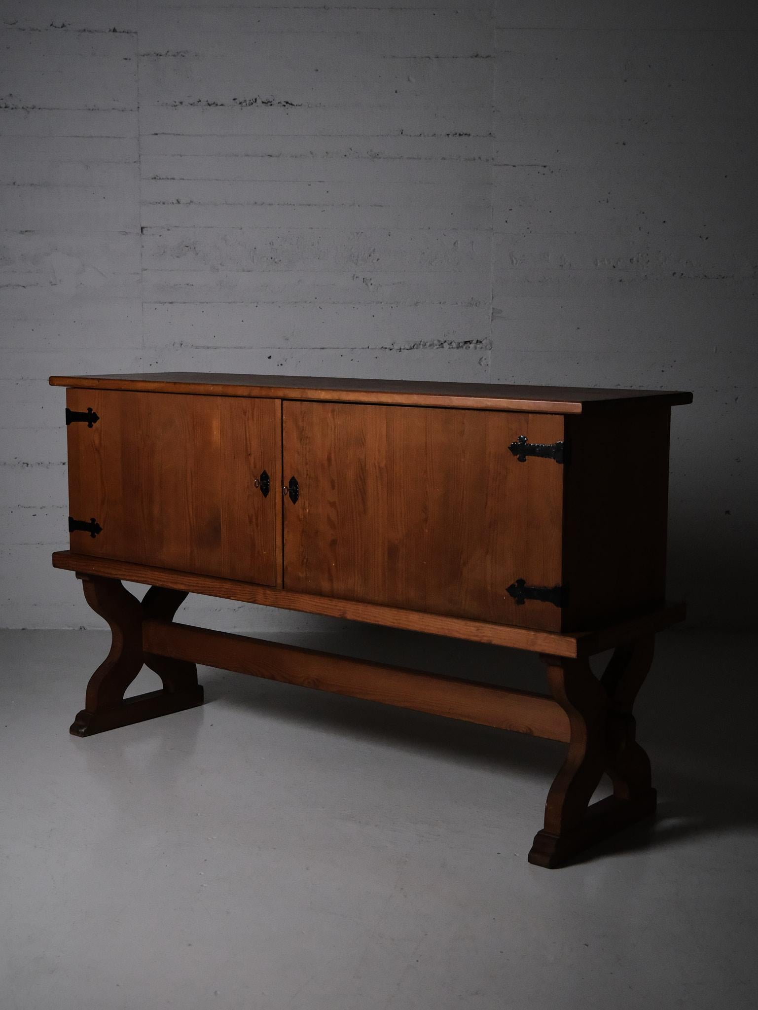 Aparador de pino de diseño sueco de Åby Möbelfabrik, Suecia, años 40 Sueco en venta