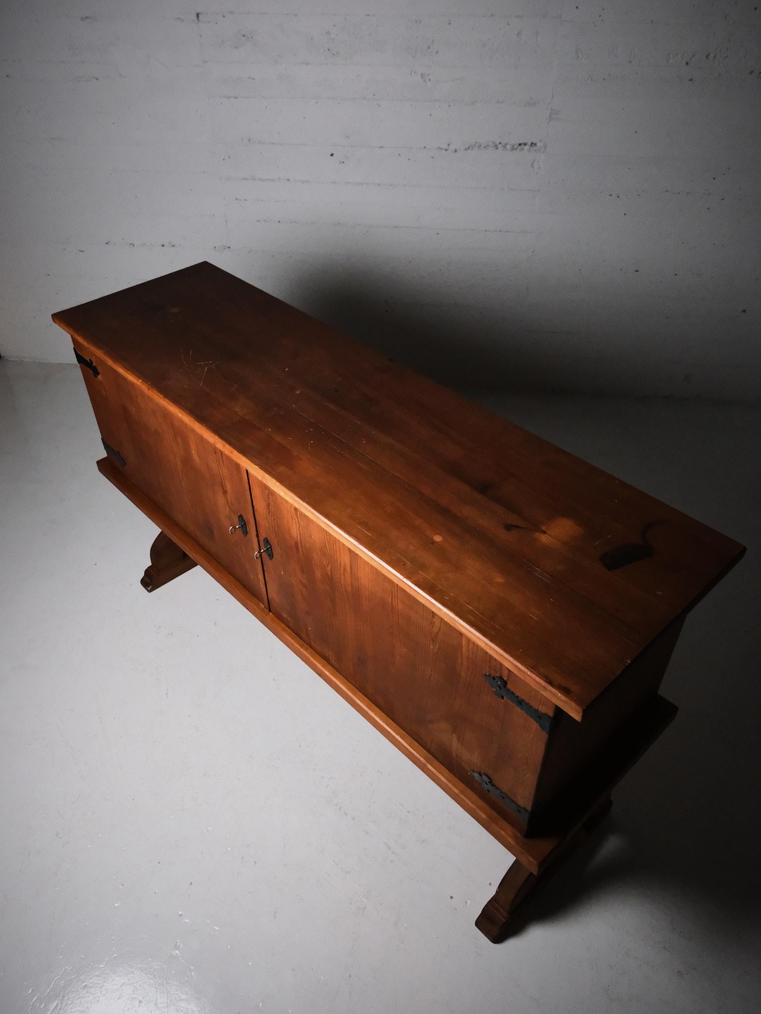 Aparador de pino de diseño sueco de Åby Möbelfabrik, Suecia, años 40 siglo XX en venta