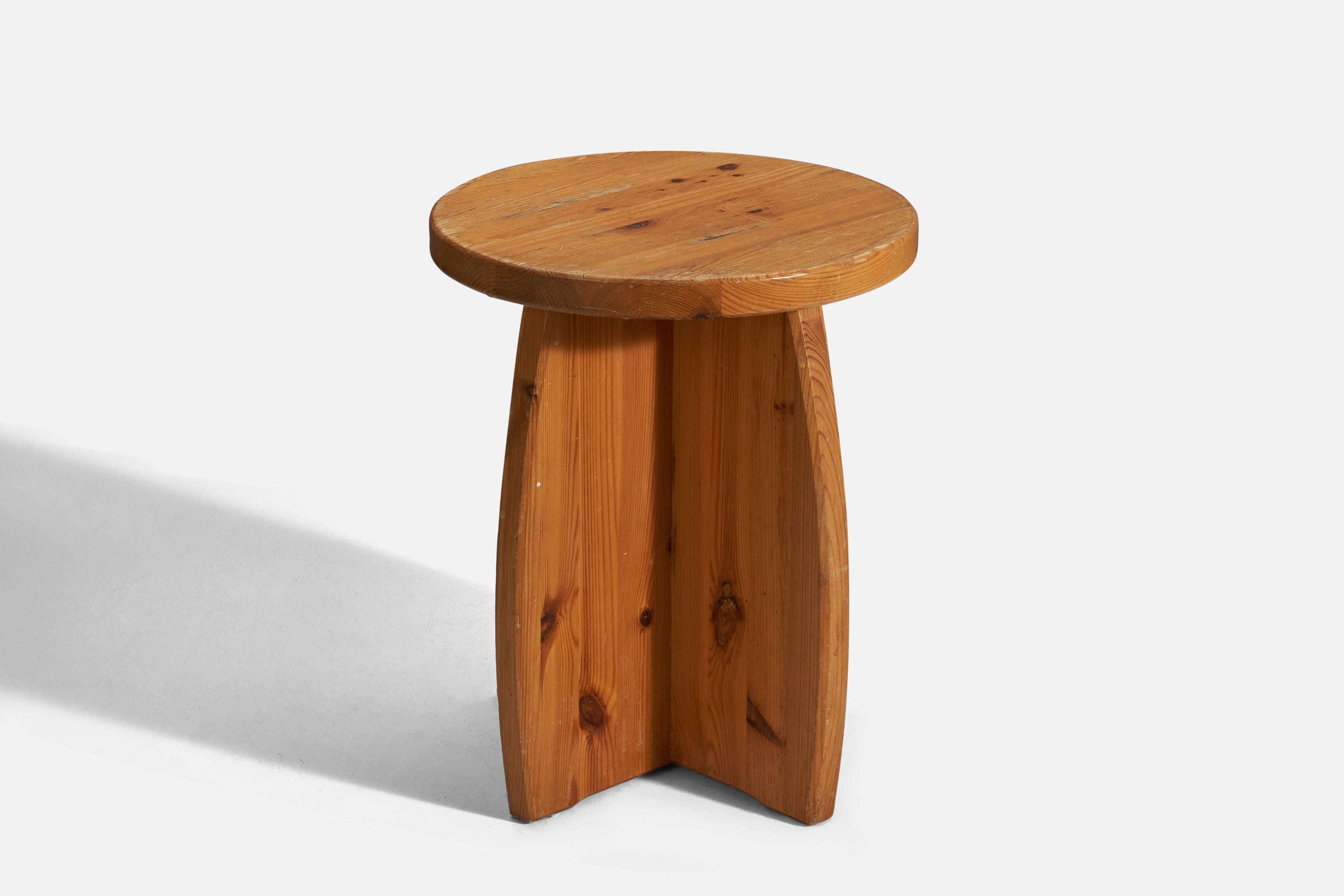 Swedish Designer, Stool, Pine, Sweden, 1970s In Good Condition For Sale In High Point, NC