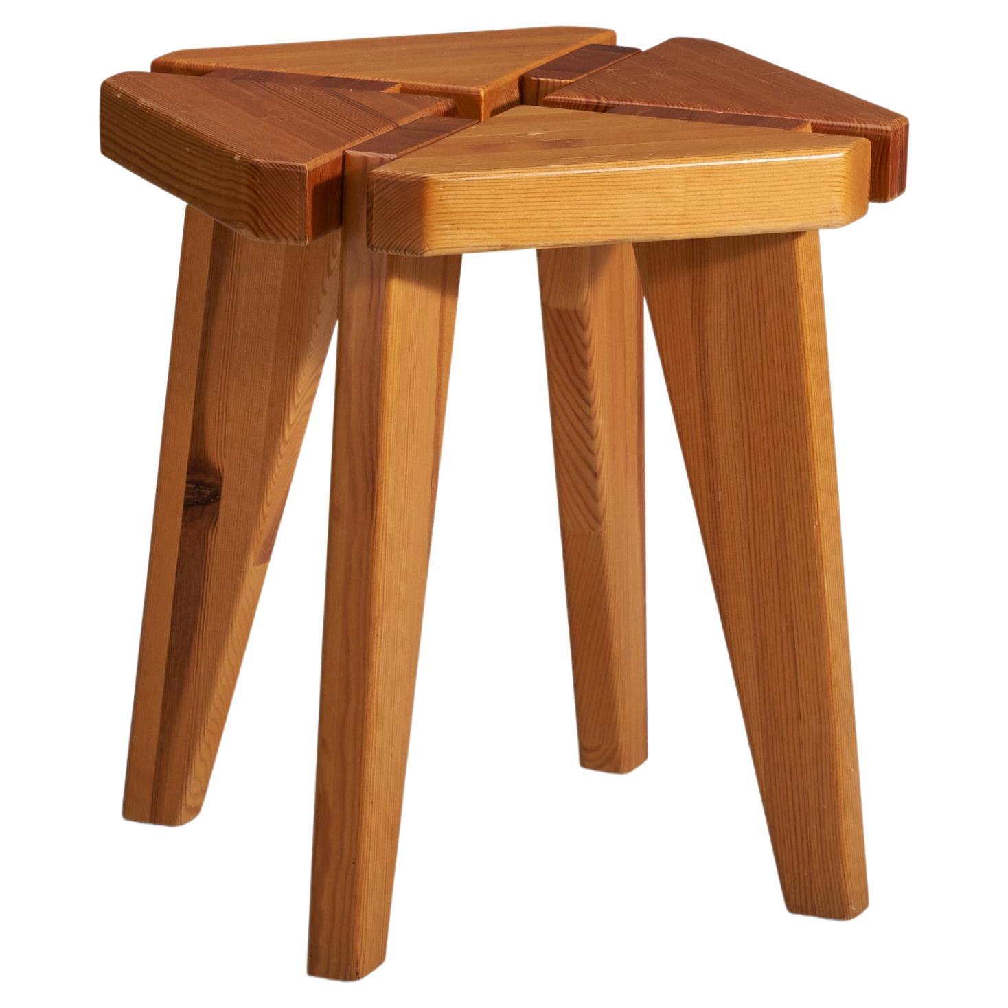 Schwedischer Designer, Hocker, Kiefernholz, Schweden, 1970er Jahre im Angebot
