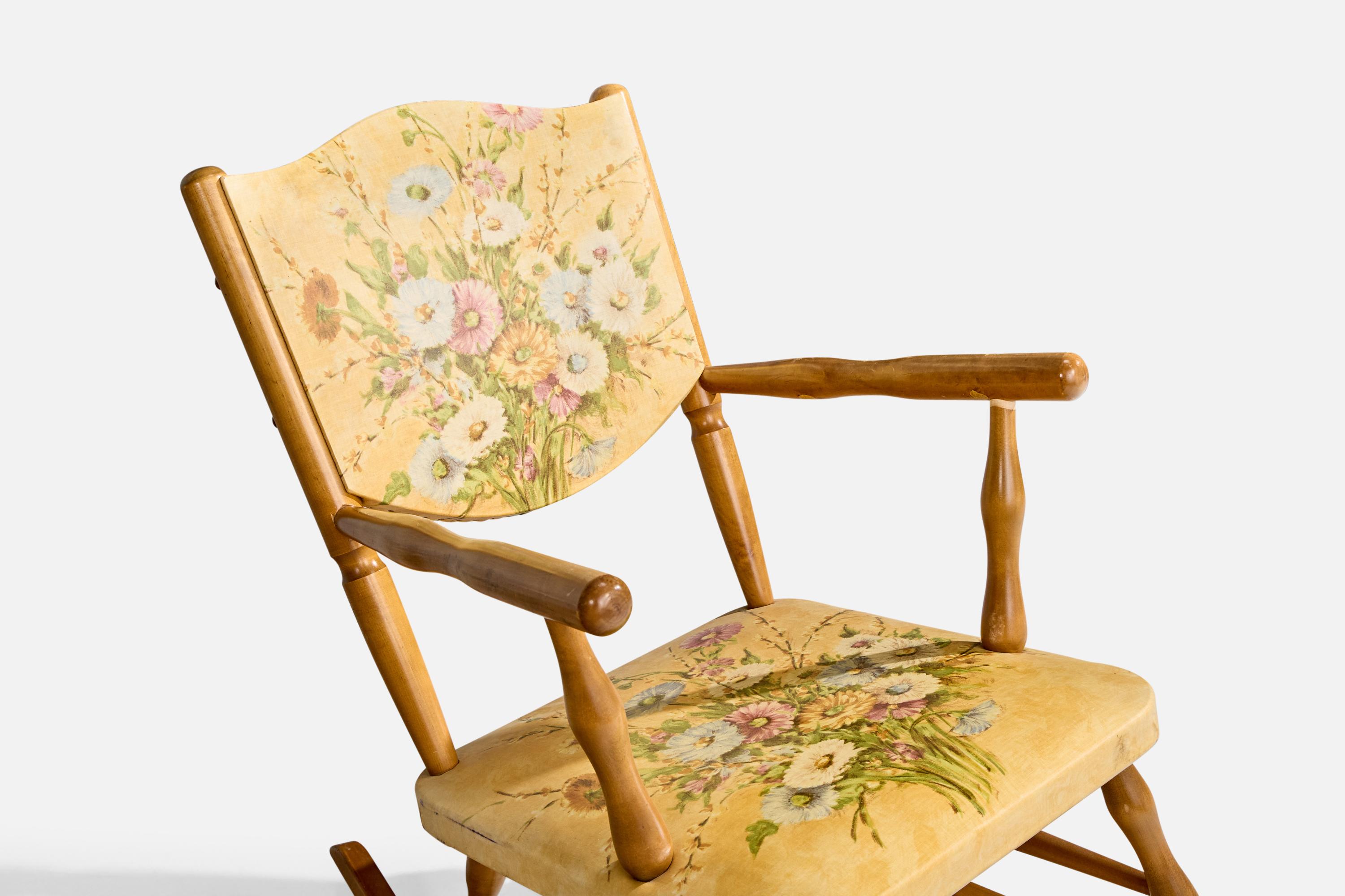 Materiale sintetico Designer svedese, sedia a dondolo, betulla, similpelle, Svezia, anni '40 in vendita