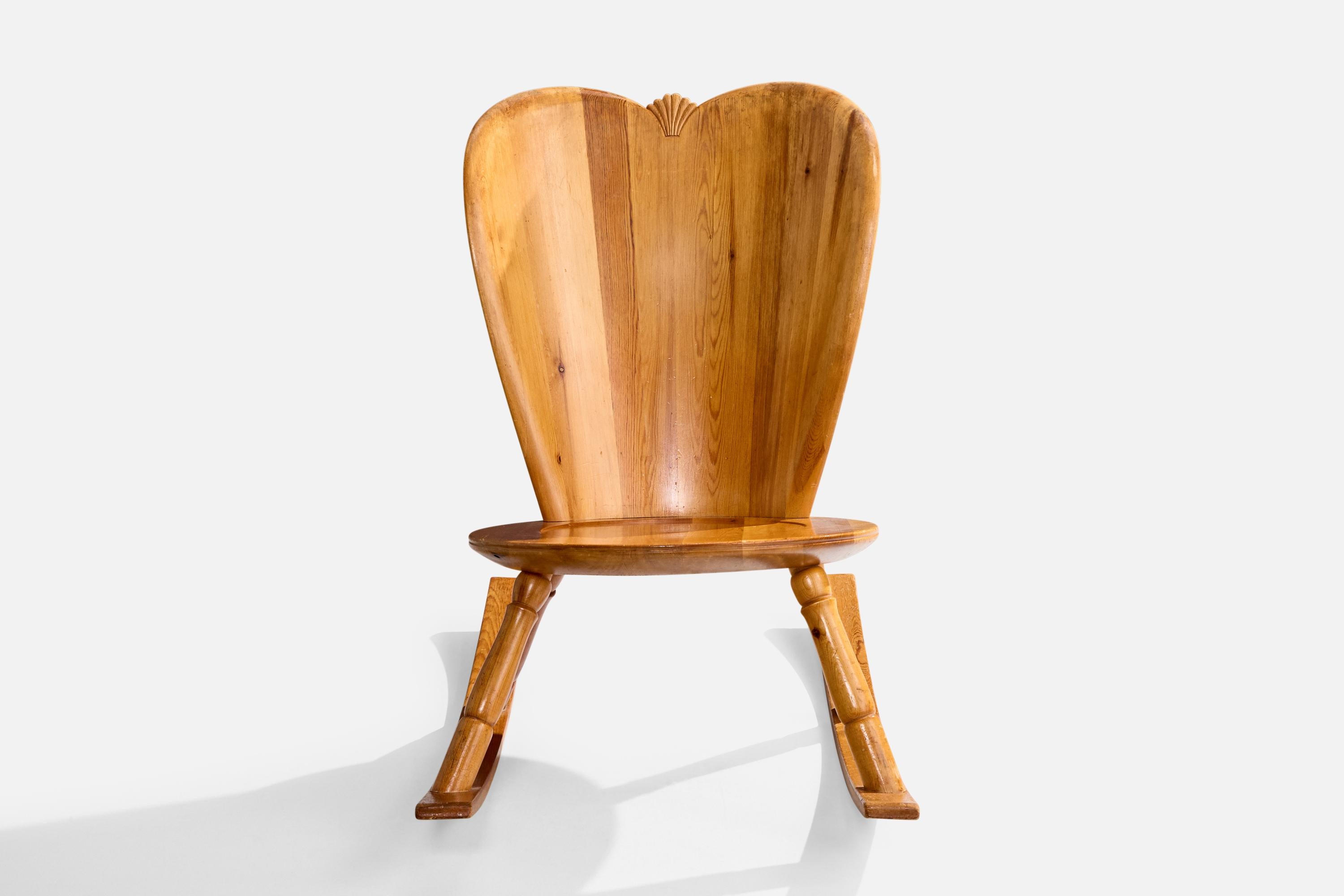 Mid-Century Modern Designer suédois, chaise à bascule, pin, Suède, années 1960 en vente