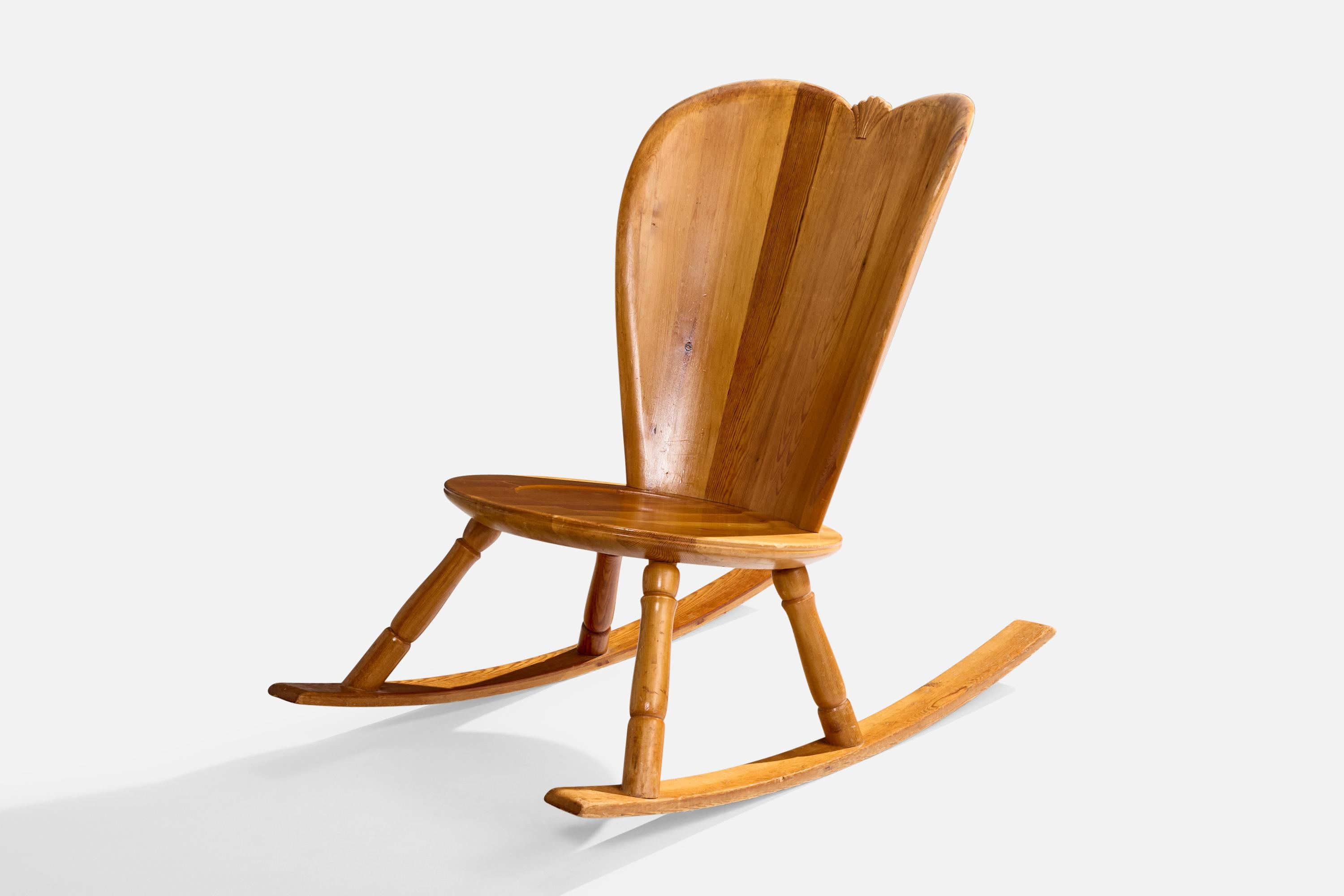 Suédois Designer suédois, chaise à bascule, pin, Suède, années 1960 en vente