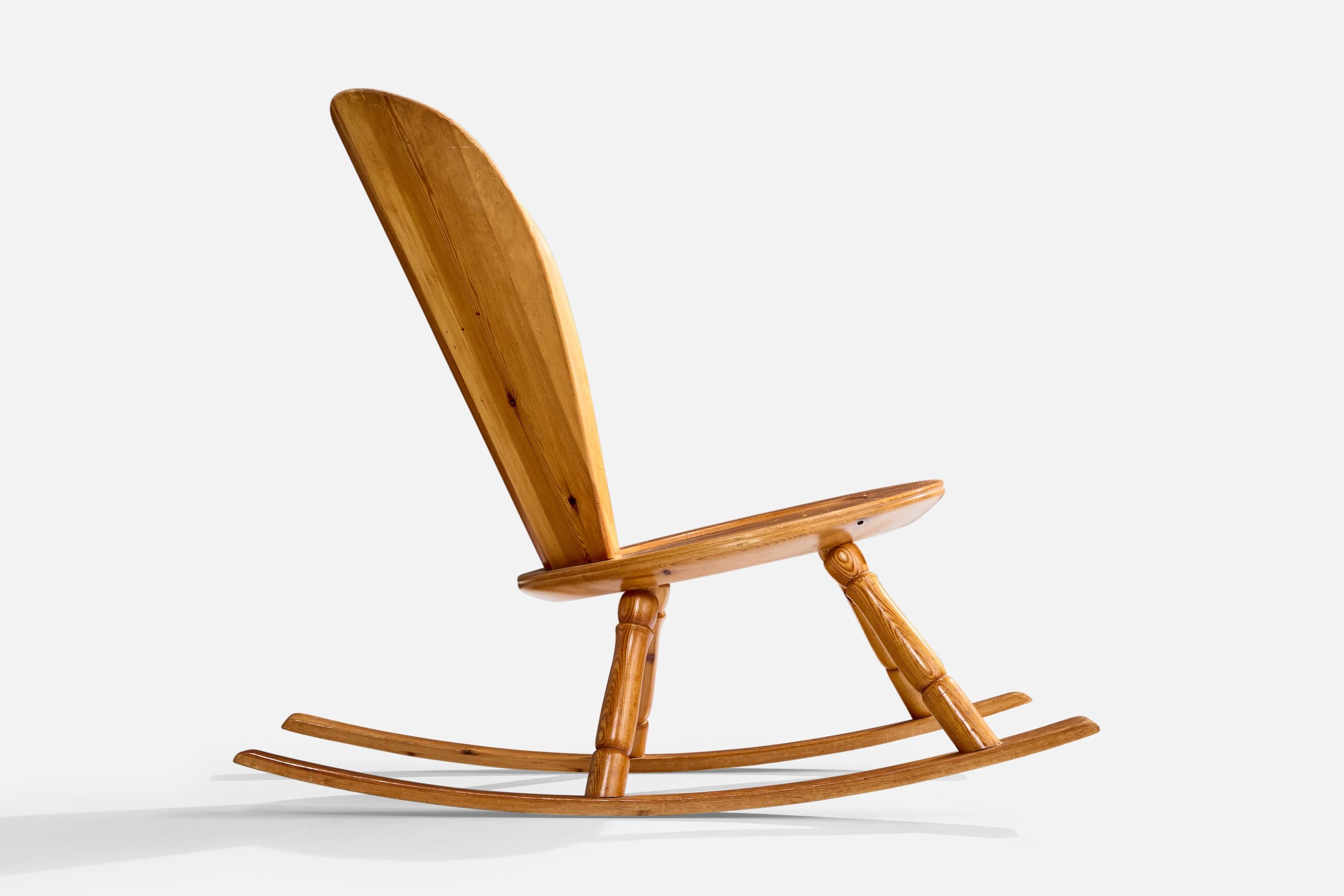 Milieu du XXe siècle Designer suédois, chaise à bascule, pin, Suède, années 1960 en vente