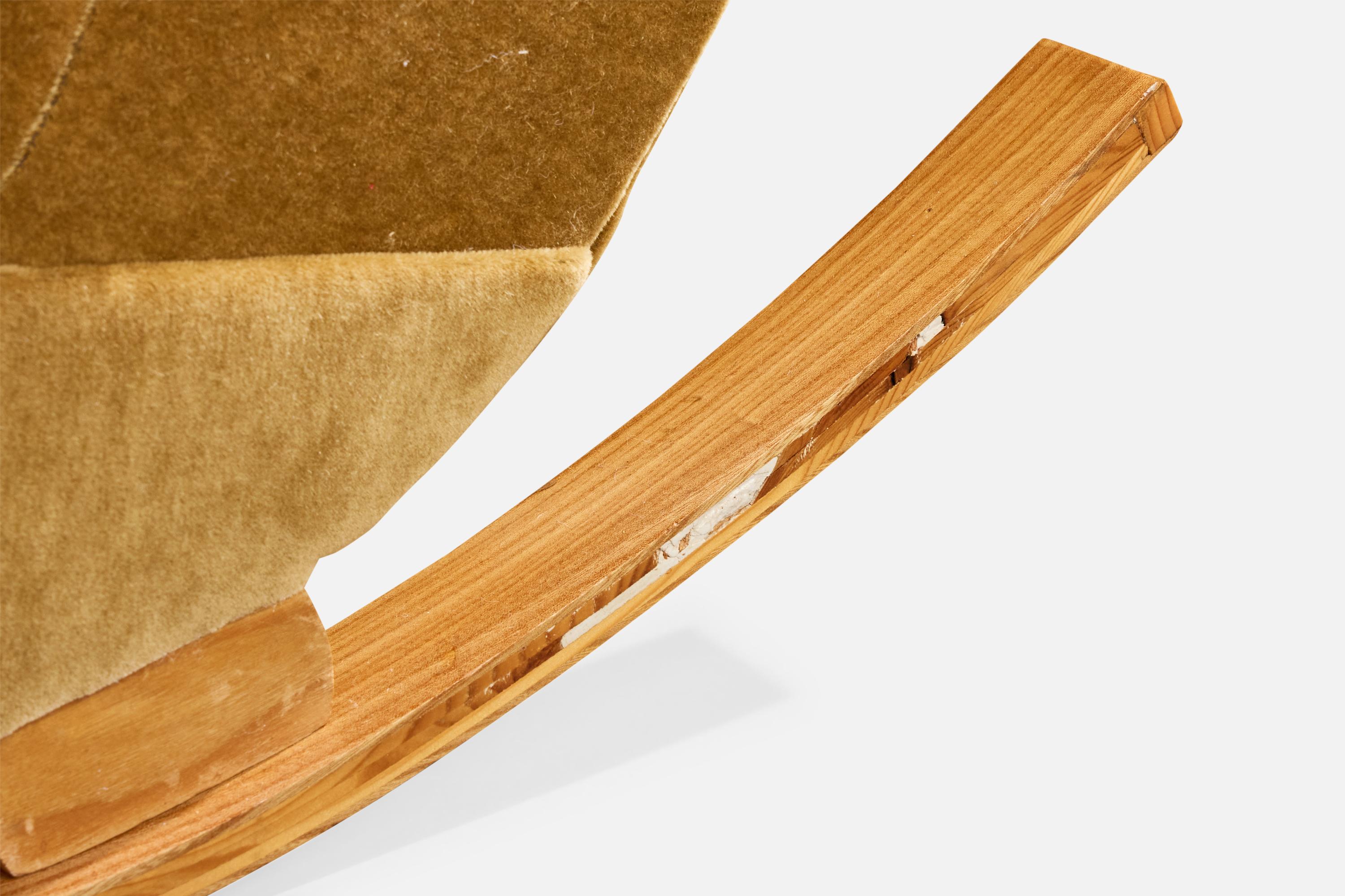 Diseñador sueco, mecedora, madera, terciopelo, Suecia, años 40 en venta 7