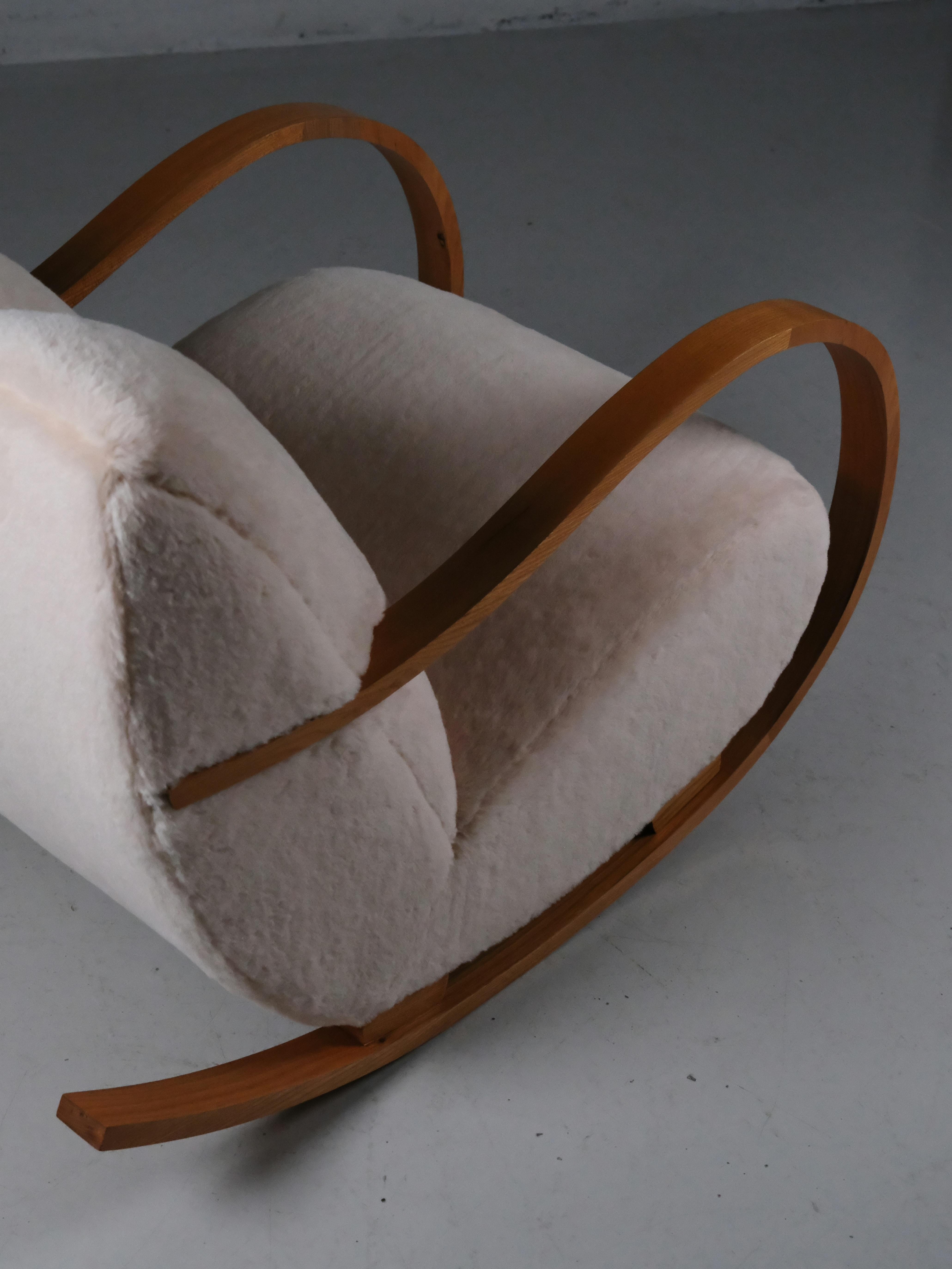 Sedie a dondolo di design svedese, olmo e alpaca, anni '40 in vendita 11