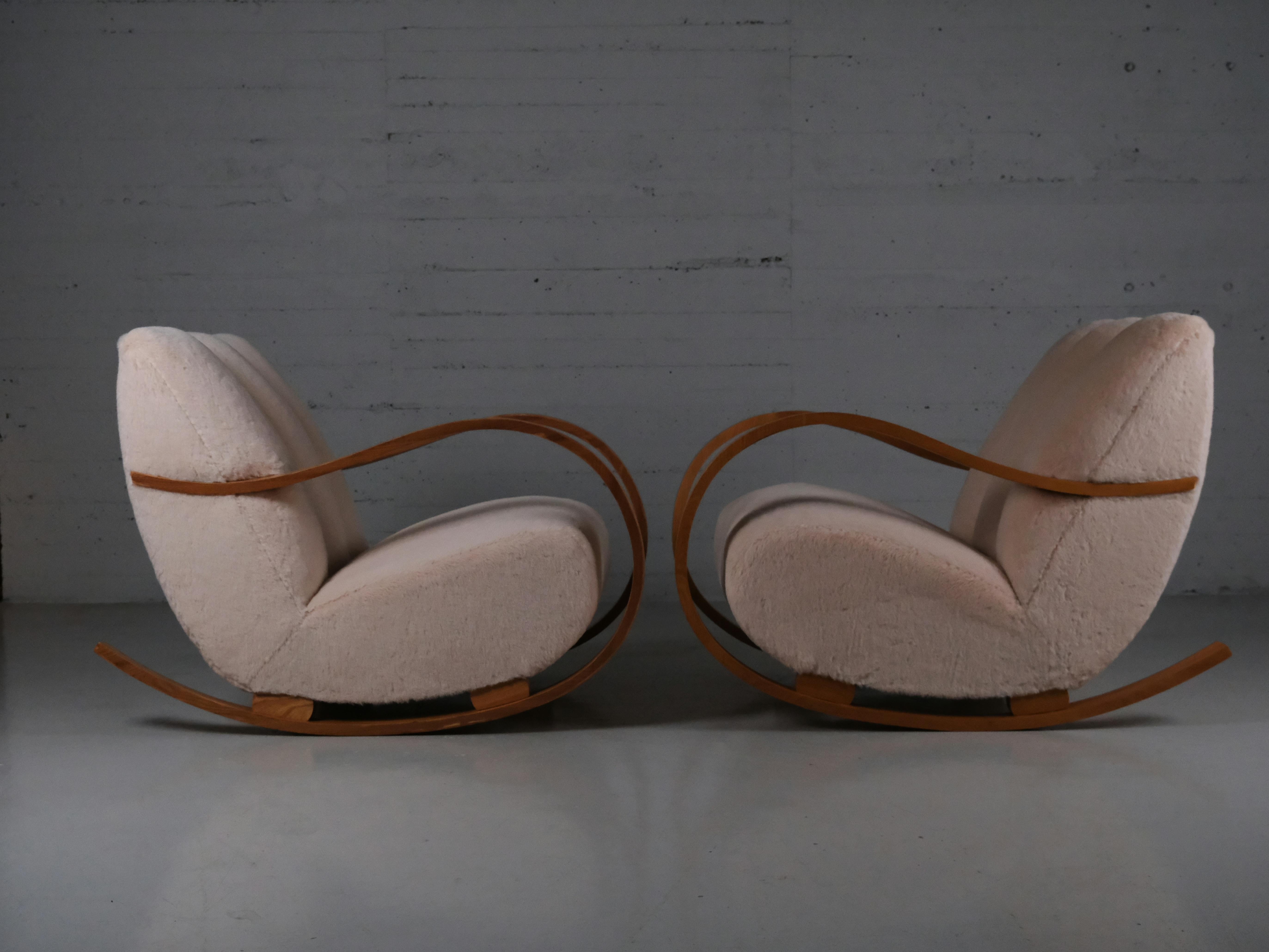 Sedie a dondolo di design svedese, olmo e alpaca, anni '40 In condizioni buone in vendita a Eskilstuna, SE