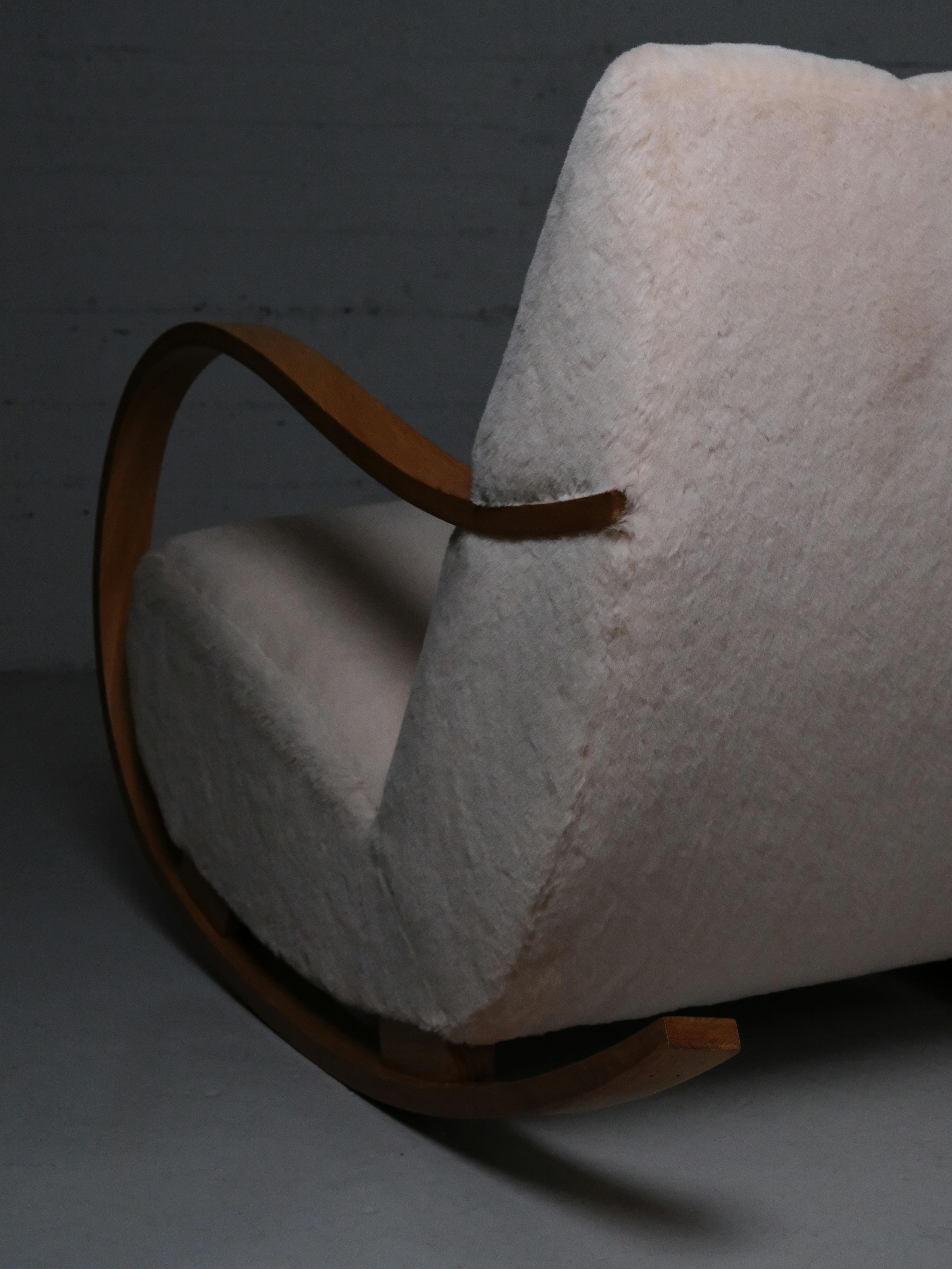Sedie a dondolo di design svedese, olmo e alpaca, anni '40 in vendita 2