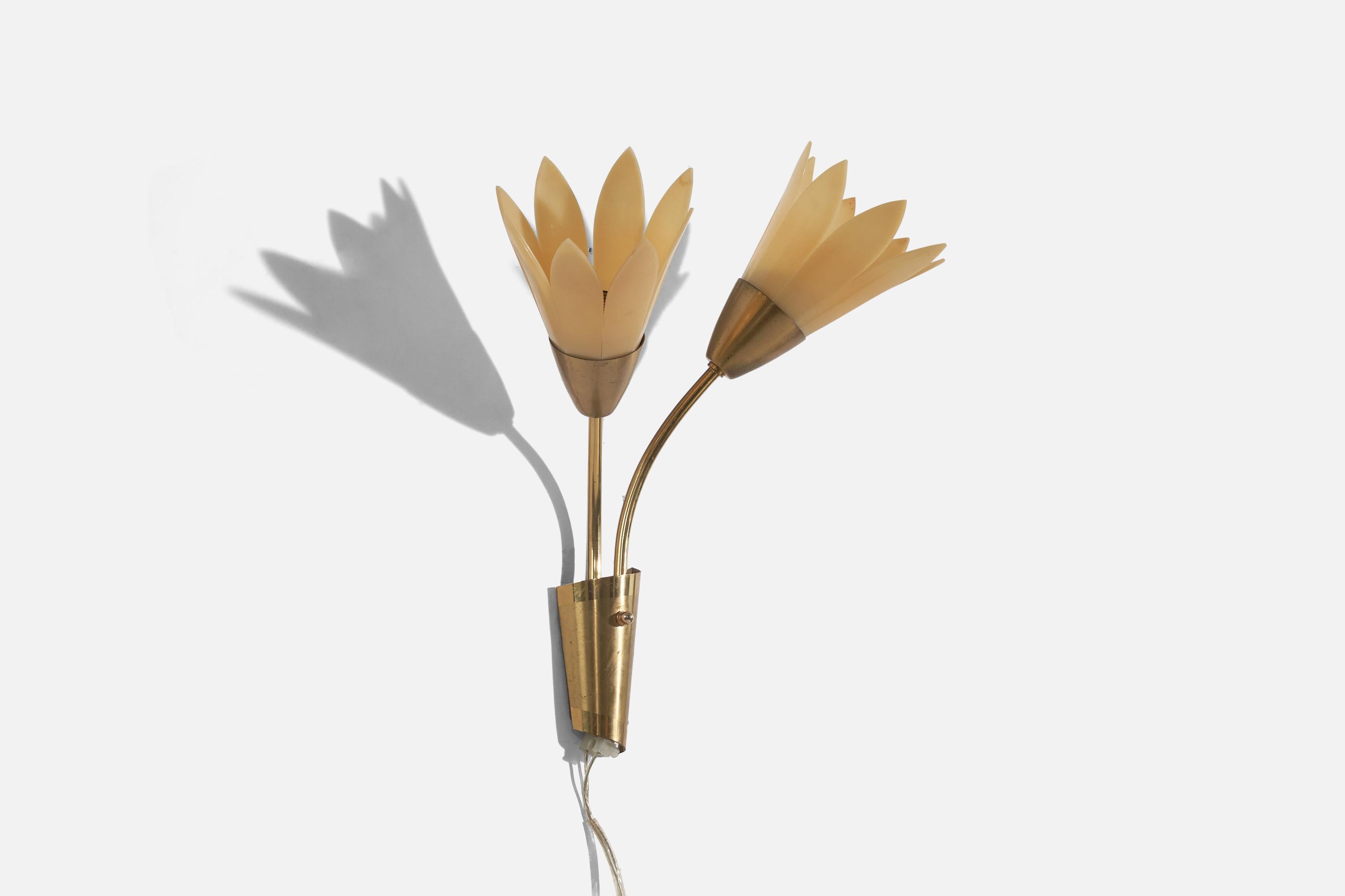 Swedish Designer, Sconce, Brass, Acrylic, Sweden, c. 1950s In Good Condition For Sale In High Point, NC