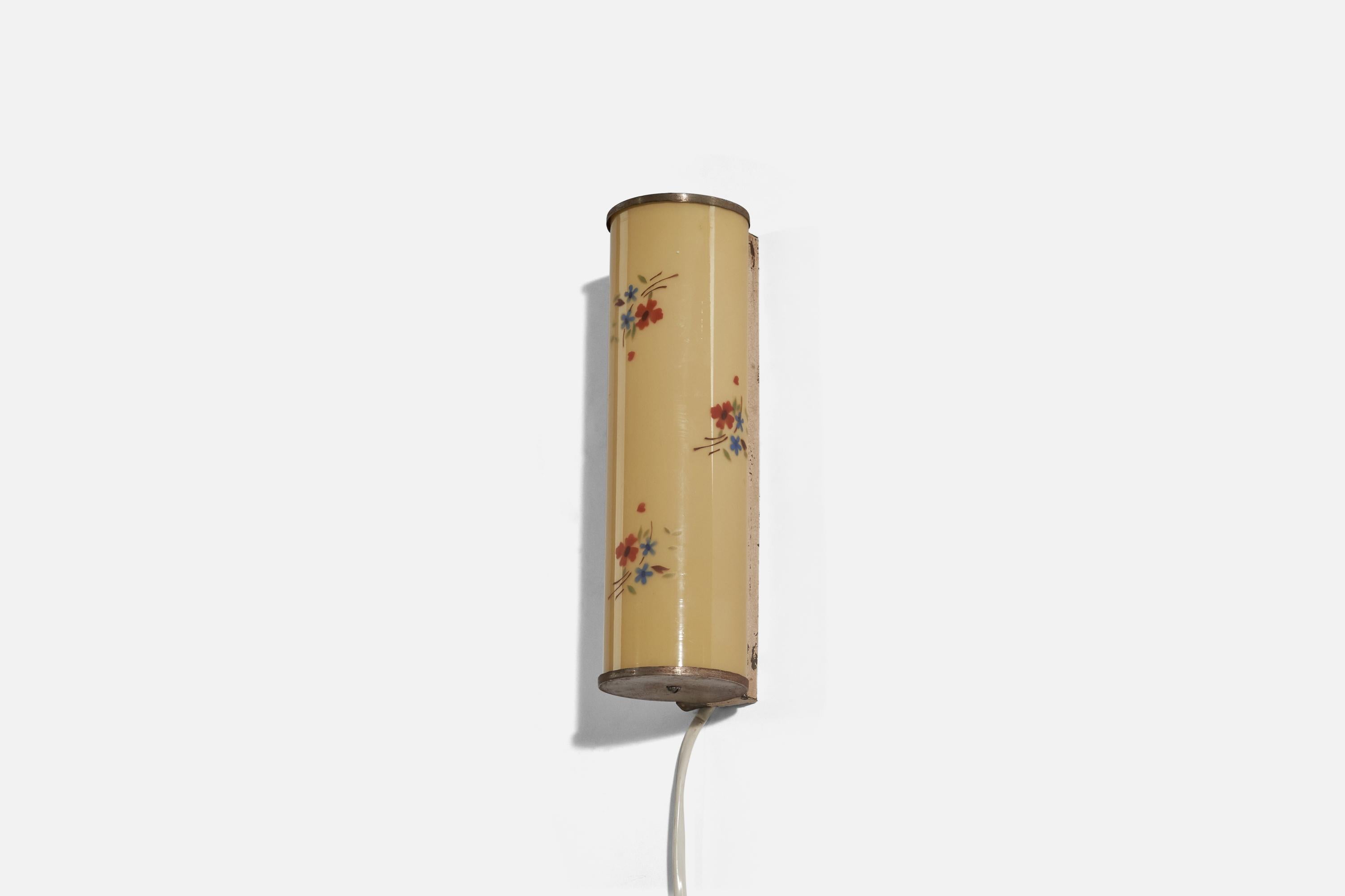 A brass and yellow glass with flowers sconce / wall light designed and produced in Sweden, c. 1940s.

Dimensions of back plate (inches) : 9.12 x 1.56 x 0.43 (Height x Width x Depth).

Socket takes E-14 bulb.
There is no maximum wattage stated