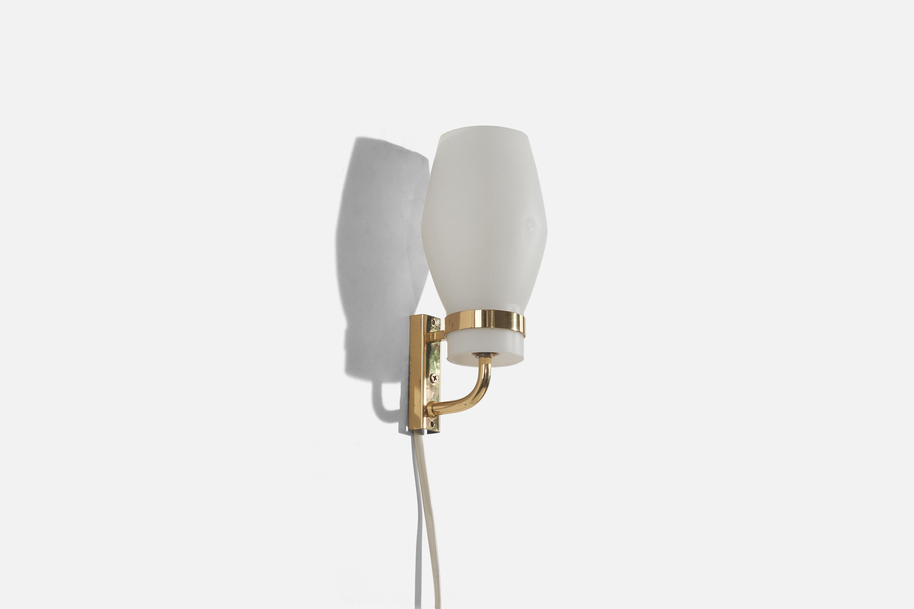 A brass and glass sconce designed and produced in Sweden, c. 1950s.

Dimensions of back plate (inches) : 2.84 x 0.78 x 0.44 (H x W x D).