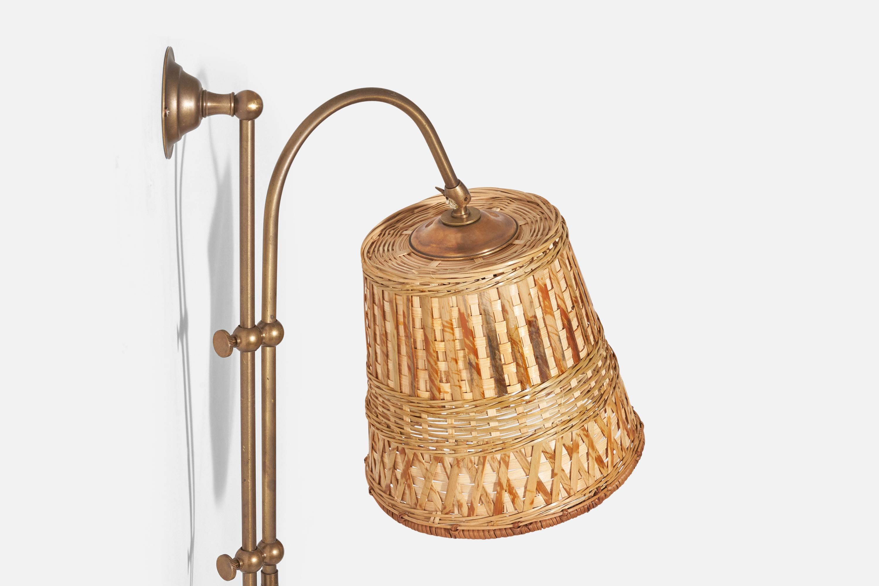 Mid-Century Modern Créateur suédois, applique, laiton, rotin, Suède, années 1960 en vente