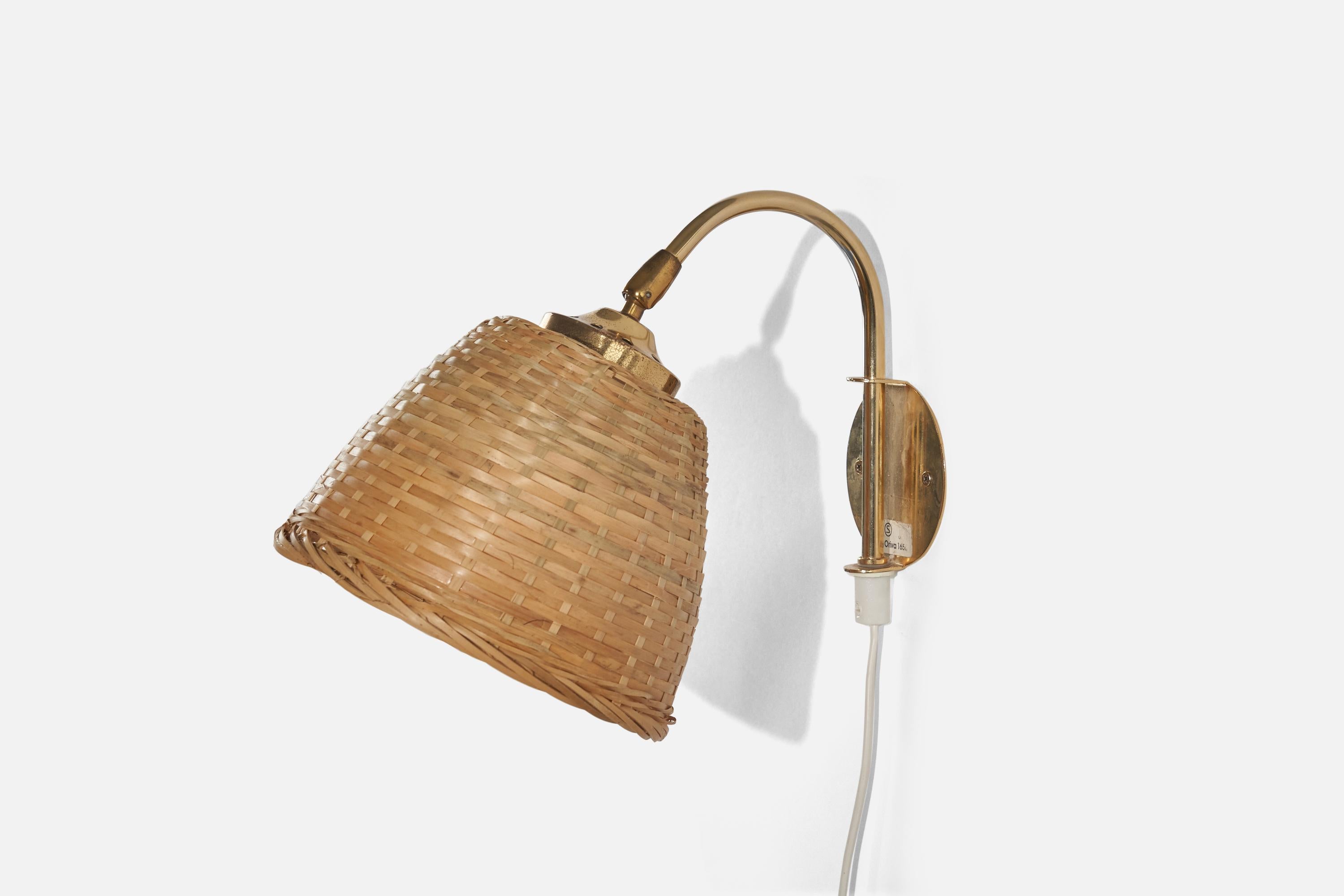 Svedese Designer svedese, applique, ottone, rattan, Svezia, anni '60 circa in vendita