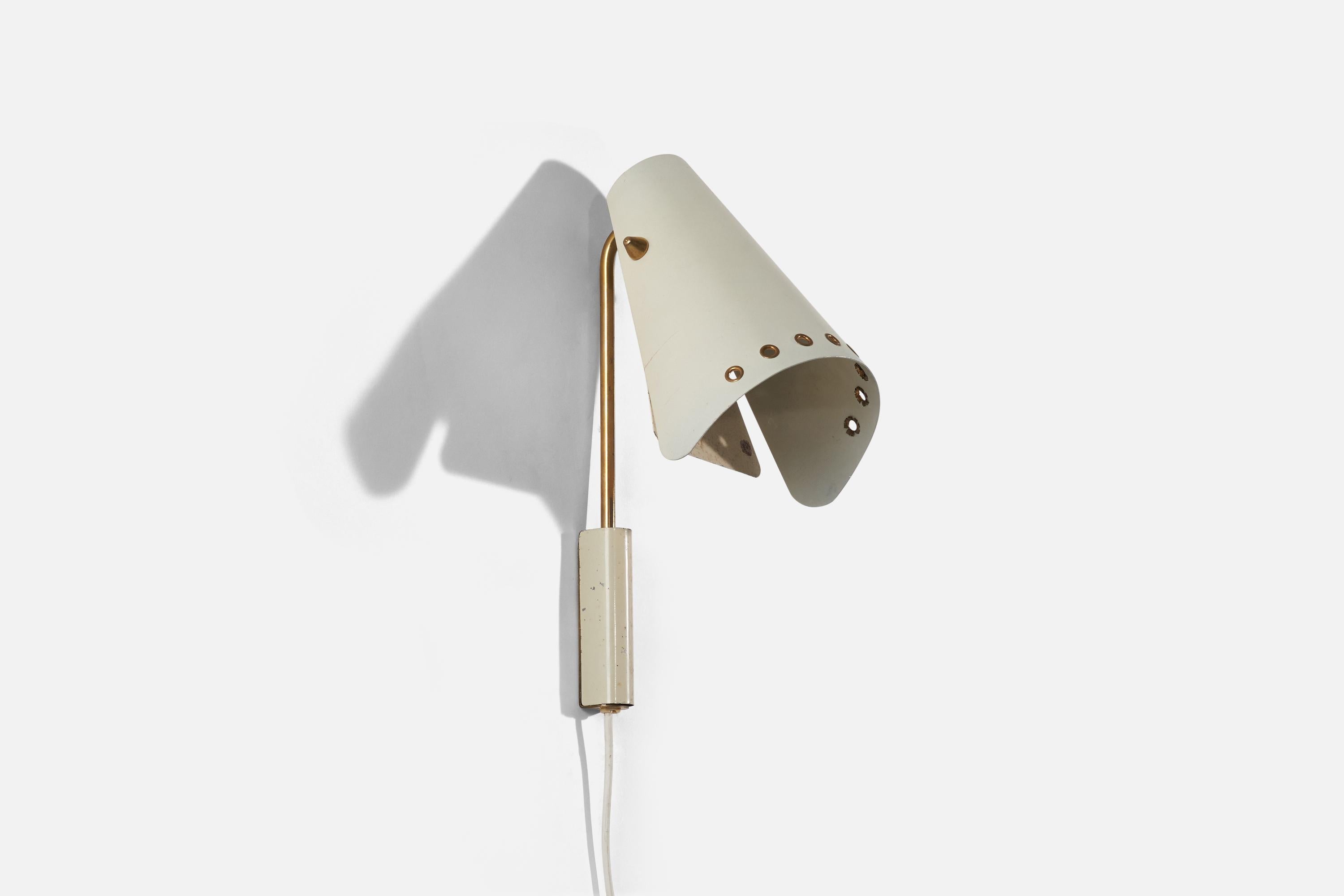 A brass and white lacquered metal sconce designed and produced in Sweden, c. 1950s.

Variable dimensions, measured as illustrated in the first image. 
Dimensions of back plate (inches) : 4.15 x 0.98 x 1.04 (H x W x D).