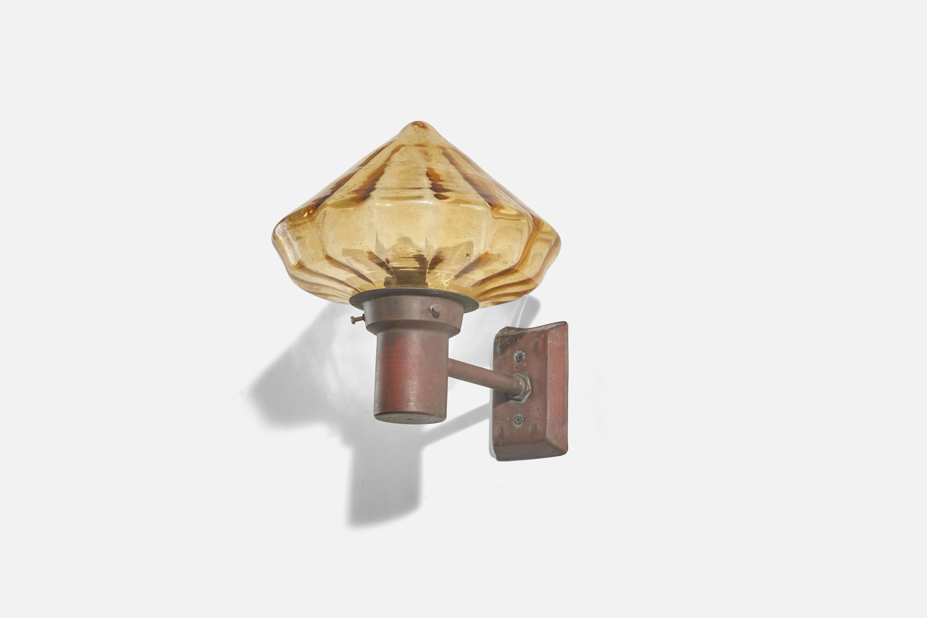 A copper and yellow glass sconce designed and produced in Sweden, c. 1940s.

Dimensions of Back Plate (inches) : 4.93 x 3.31 x 0.74 (Height x Width x Depth)

Socket takes standard E-26 medium base bulb.

There is no maximum wattage stated on the