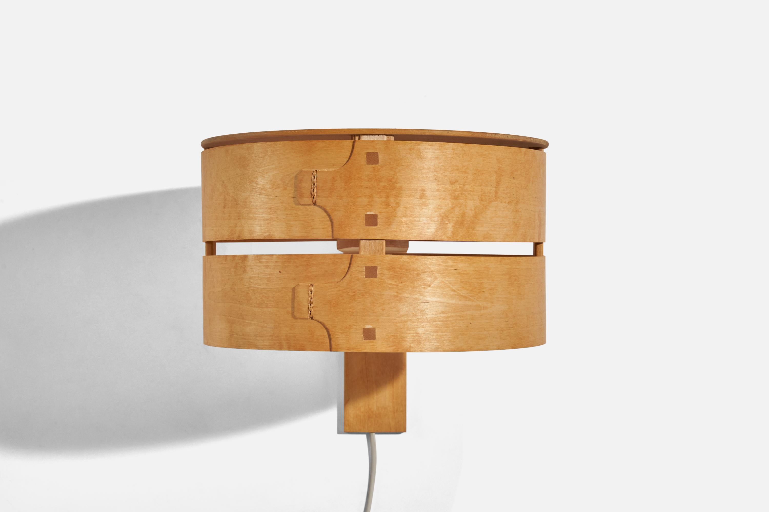 Suédois Designer suédois, Applique, bois moulé, Suède, 1970 en vente